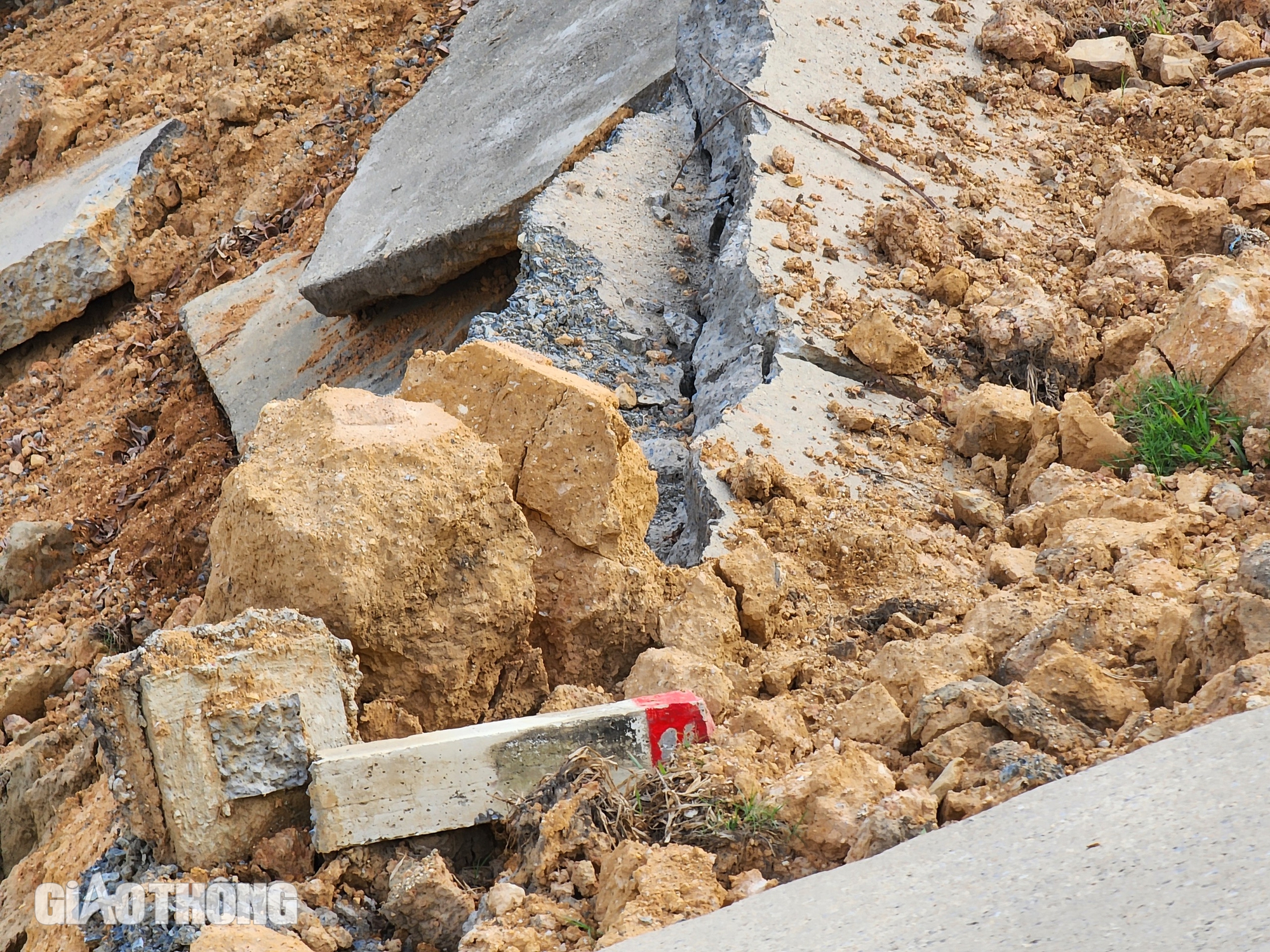 Ph&uacute; Thọ: Tắc giao thương, d&acirc;n phải đi v&ograve;ng 30km sau sạt lở đ&ecirc; s&ocirc;ng L&ocirc;- Ảnh 7.