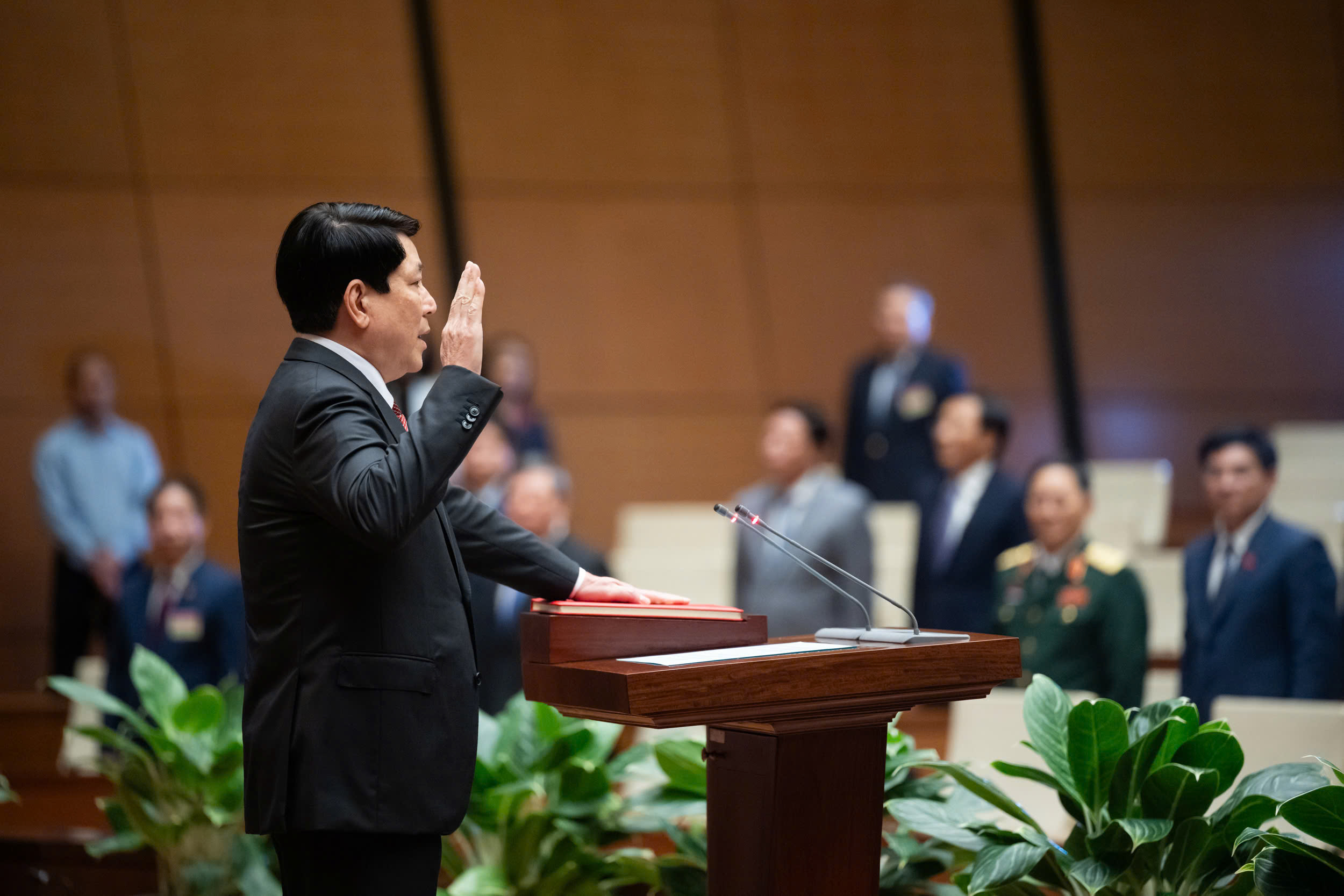 To&agrave;n cảnh lễ tuy&ecirc;n thệ nhậm chức của Chủ tịch nước Lương Cường- Ảnh 8.