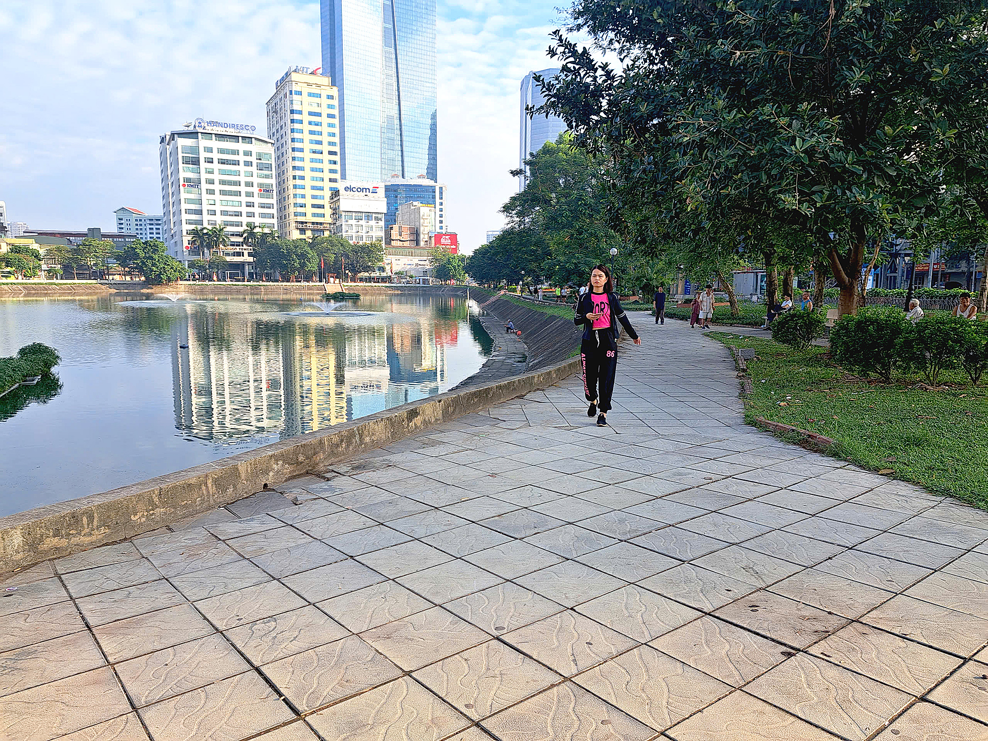 H&agrave; Nội: Cần g&igrave; để k&eacute;o kh&aacute;ch đến c&aacute;c tuyến phố đi bộ?- Ảnh 1.