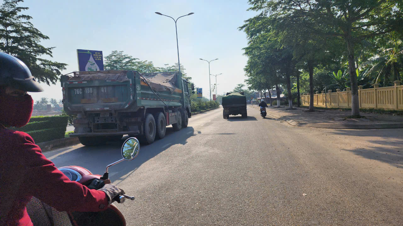 Quảng Ng&atilde;i bố tr&iacute; 4 khu vực tập kết &ocirc; t&ocirc;, chủ xe bớt loay hoay m&ugrave;a mưa lũ- Ảnh 3.