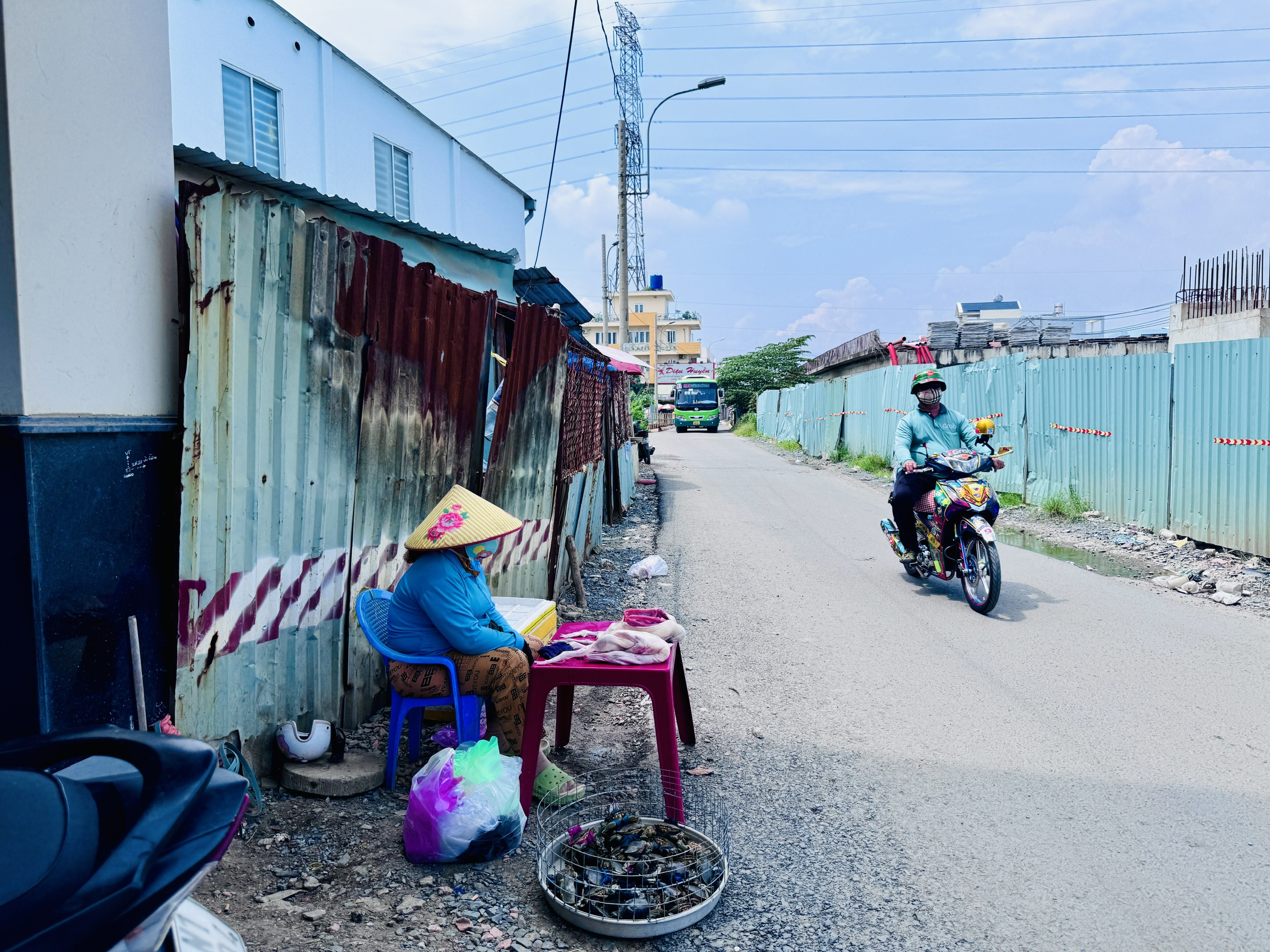 Vẫn ngổn ngang do vướng mặt bằng, dự &aacute;n cầu B&agrave; Hom c&oacute; th&ocirc;ng xe đ&uacute;ng hẹn?- Ảnh 17.