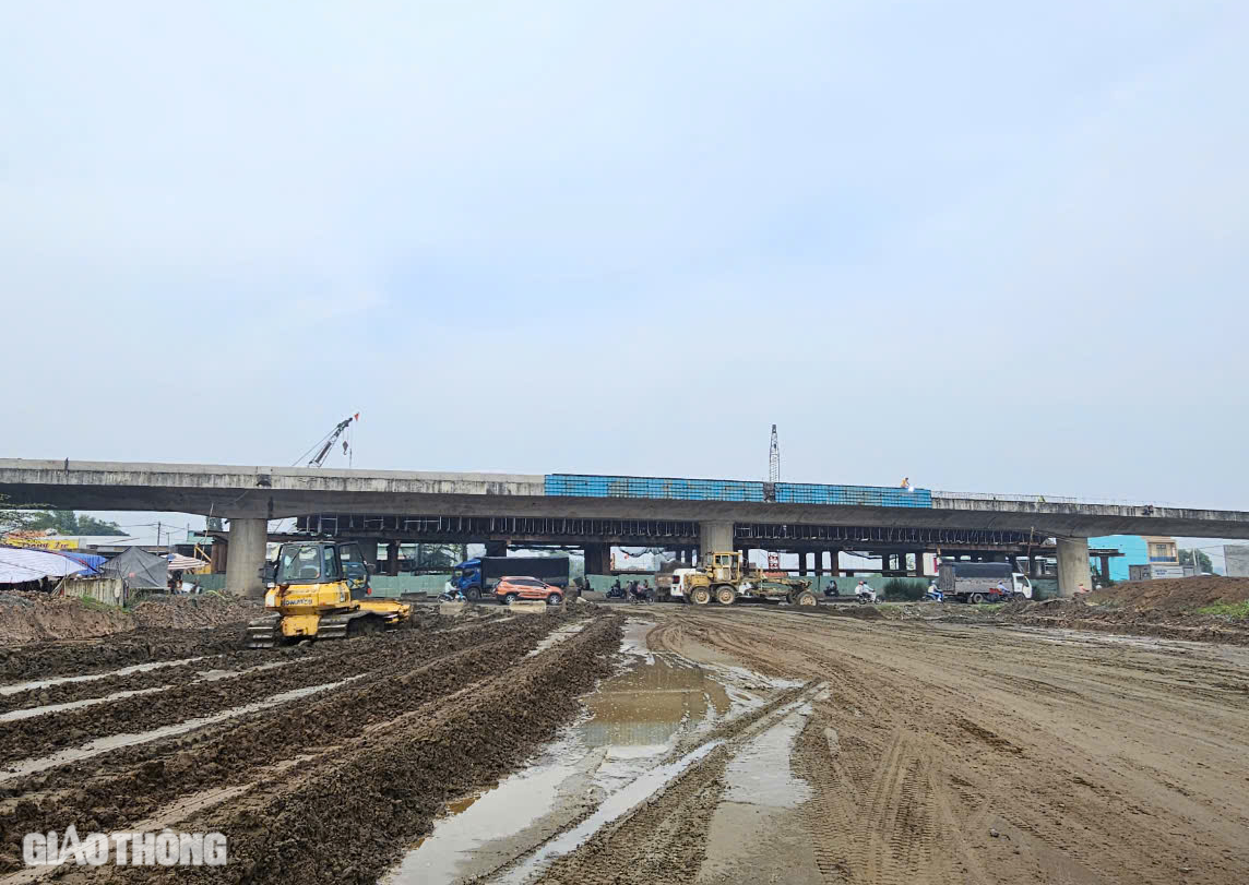 Cuối th&aacute;ng 10 th&ocirc;ng xe một cầu vượt ở n&uacute;t giao QL50 với cao tốc Bến Lức - Long Th&agrave;nh- Ảnh 2.