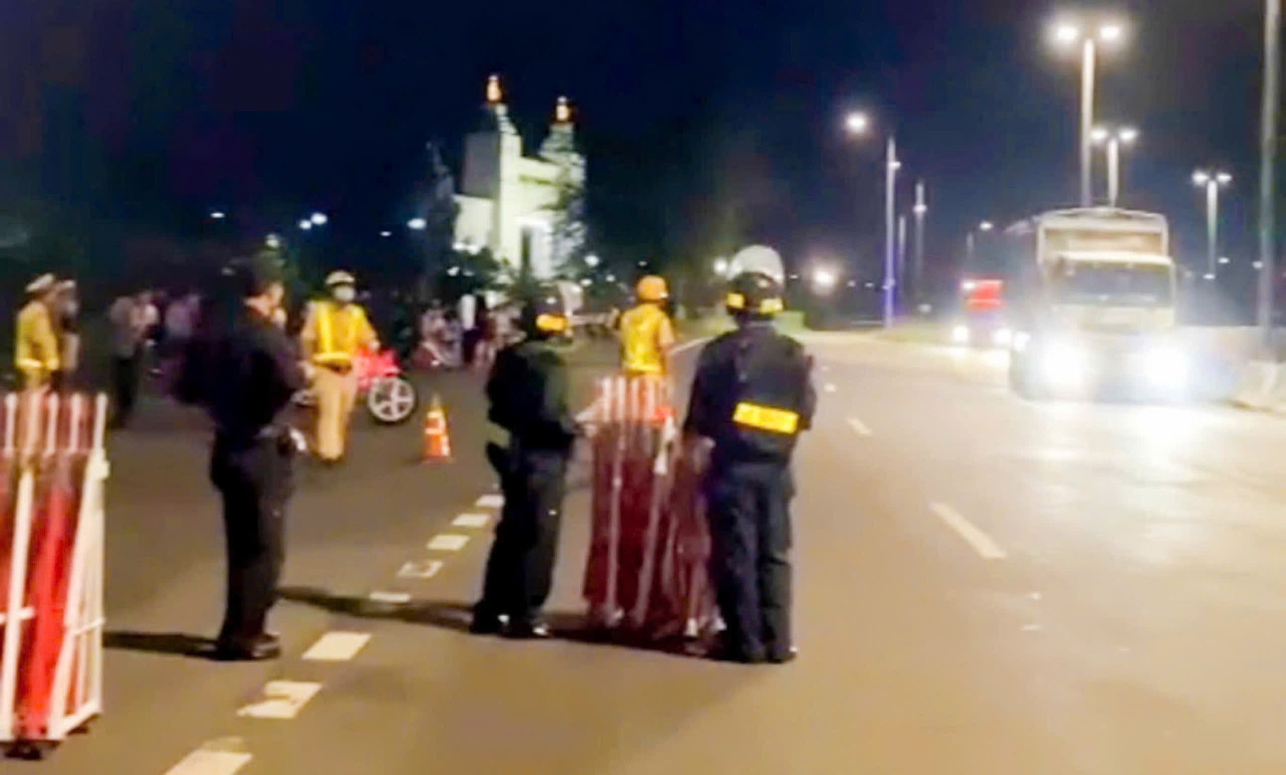 Ba địa phương phối hợp ngăn hơn 50 thanh, thiếu ni&ecirc;n chuẩn bị đua xe tr&ecirc;n cầu Cần Thơ- Ảnh 1.