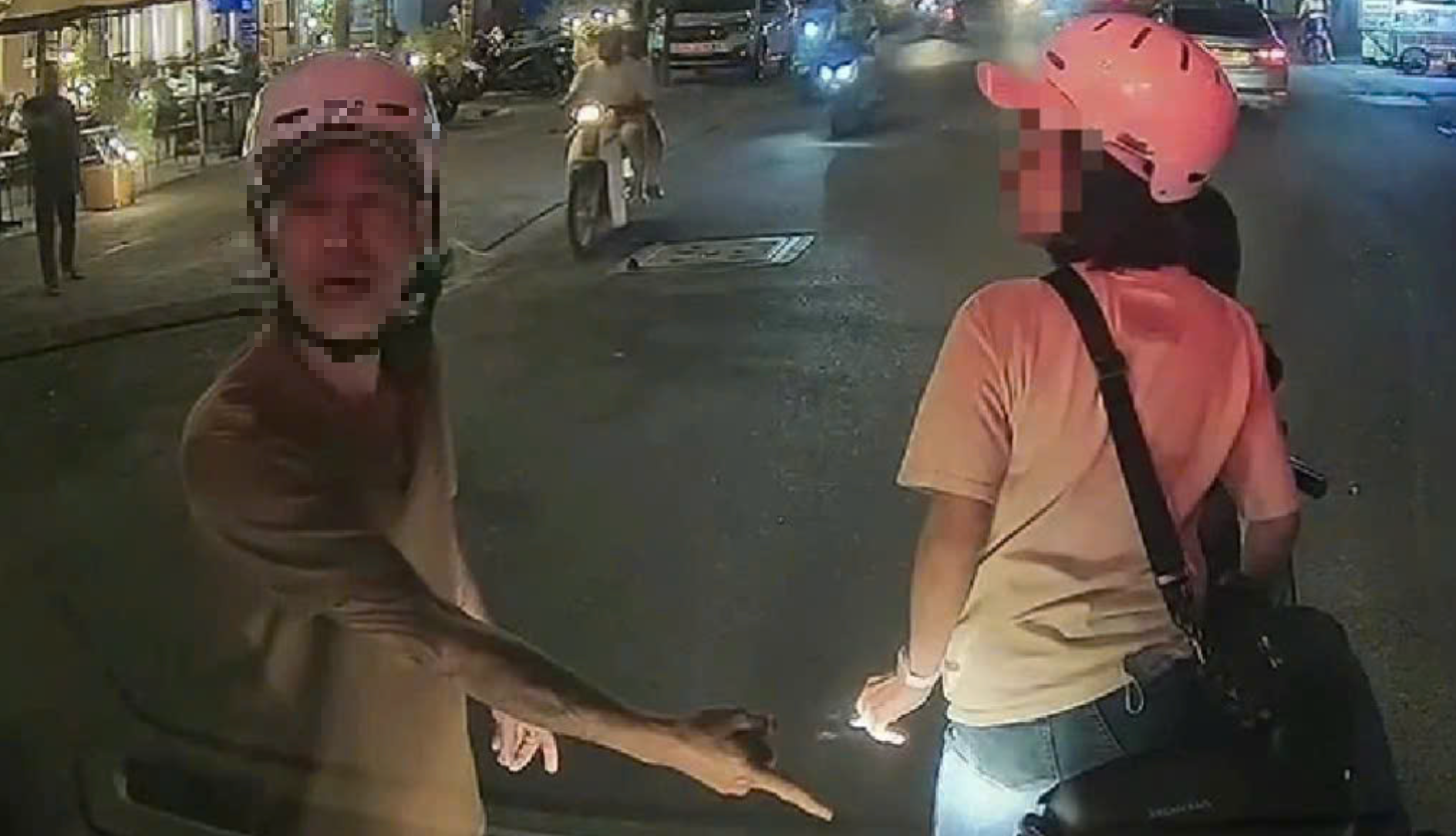 C&ocirc;ng an mời người đ&agrave;n &ocirc;ng chặn xe cấp cứu ở TP.HCM l&ecirc;n l&agrave;m việc- Ảnh 1.