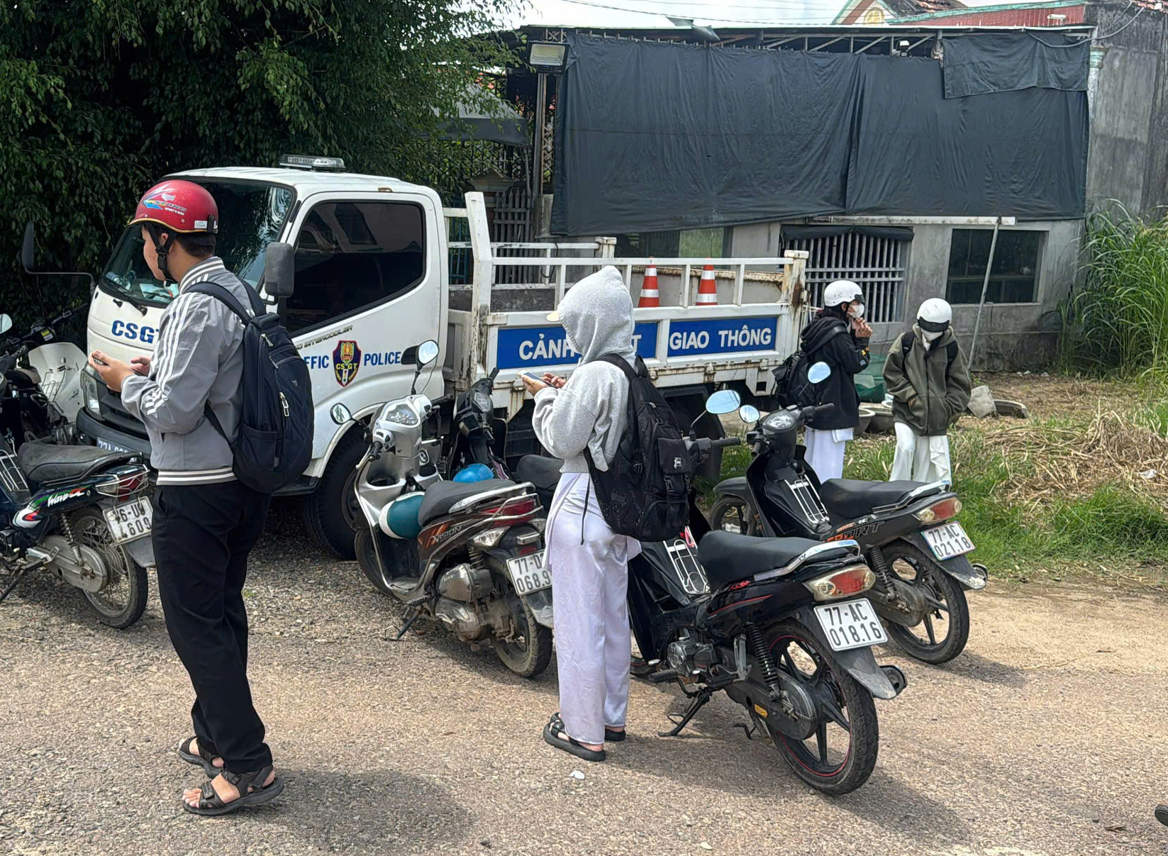 Bình Định: Học sinh vi phạm giao thông giảm hẳn sau nửa tháng ra quân cao điểm- Ảnh 2. Bình Định: Học sinh vi phạm giao thông giảm hẳn sau nửa tháng ra quân cao điểm- Ảnh 2.