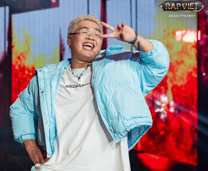 Tranh c&atilde;i Hiếu Thứ Hai ngồi "chung m&acirc;m" với JustaTee, Th&aacute;i VG ở Rap Việt- Ảnh 4.