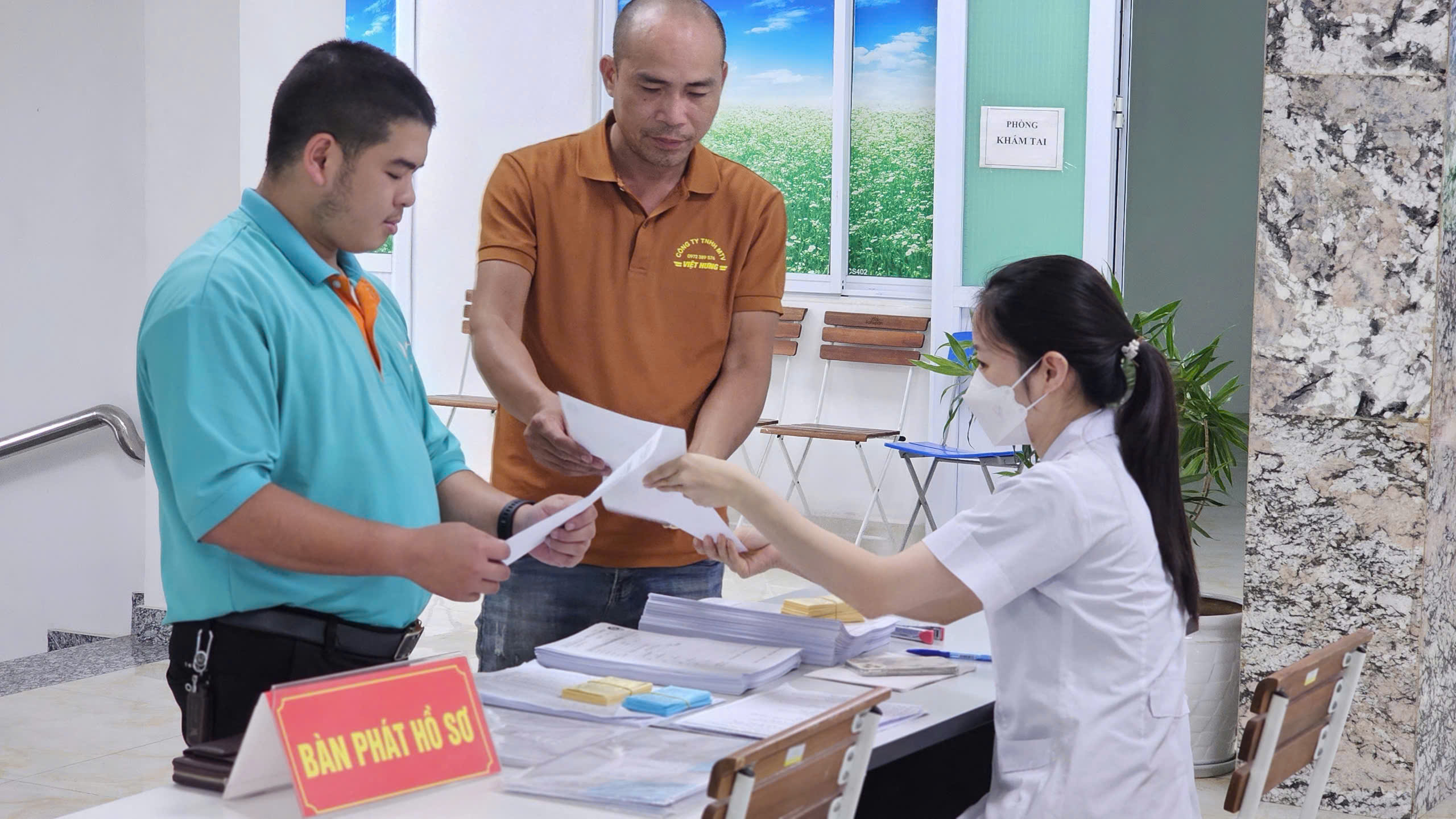 Hải Dương phát hiện 5 lái xe dương tính với ma túy qua kiểm tra sức khỏe - Ảnh 3. Hải Dương phát hiện 5 lái xe dương tính với ma túy qua kiểm tra sức khỏe - Ảnh 3.