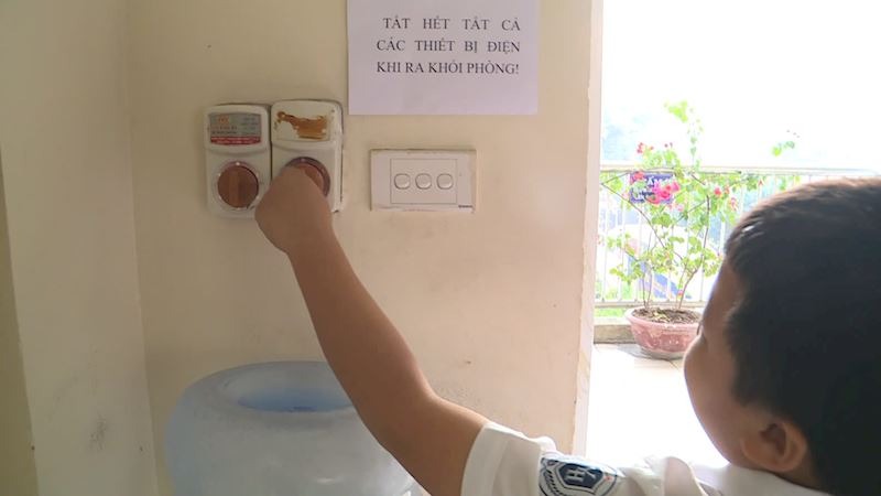 EVNHANOI tuy&ecirc;n truyền sử dụng điện an to&agrave;n tại c&aacute;c trường học- Ảnh 4.