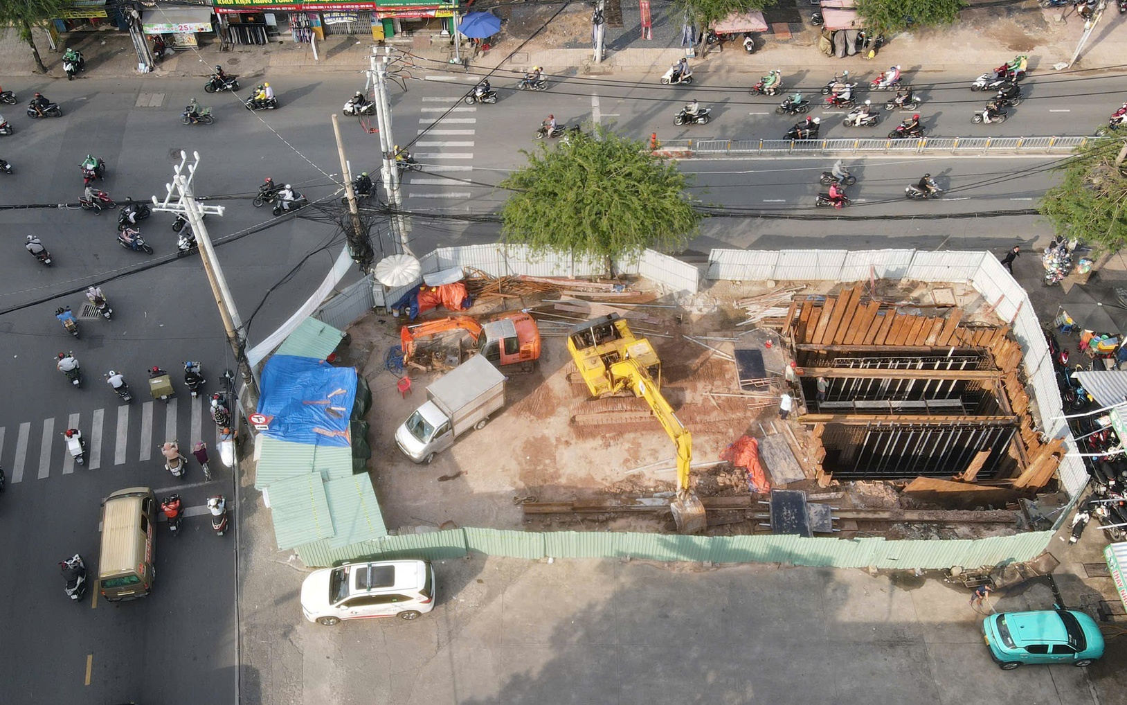 Khẩn trương t&aacute;i lập mặt bằng c&aacute;c g&oacute;i thầu di dời hạ tầng tuyến metro số 2