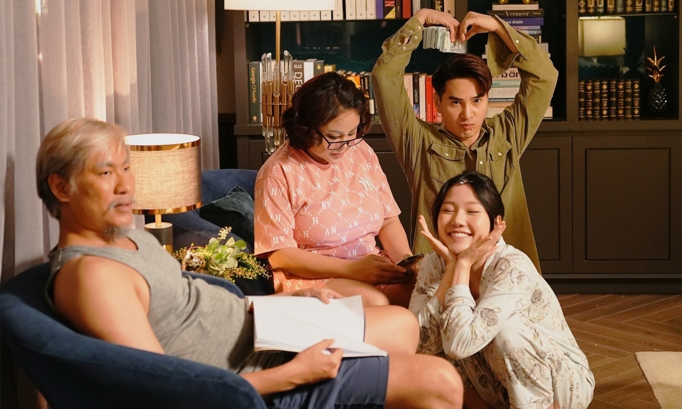 "C&ocirc; d&acirc;u h&agrave;o m&ocirc;n" bị TikToker quay l&eacute;n: Đạo diễn, nh&agrave; sản xuất n&oacute;i g&igrave;?- Ảnh 7.