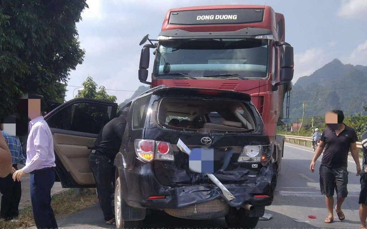 3 &ocirc; t&ocirc; va chạm li&ecirc;n ho&agrave;n g&acirc;y &aacute;ch tắc cục bộ quốc lộ 1A qua Lạng Sơn