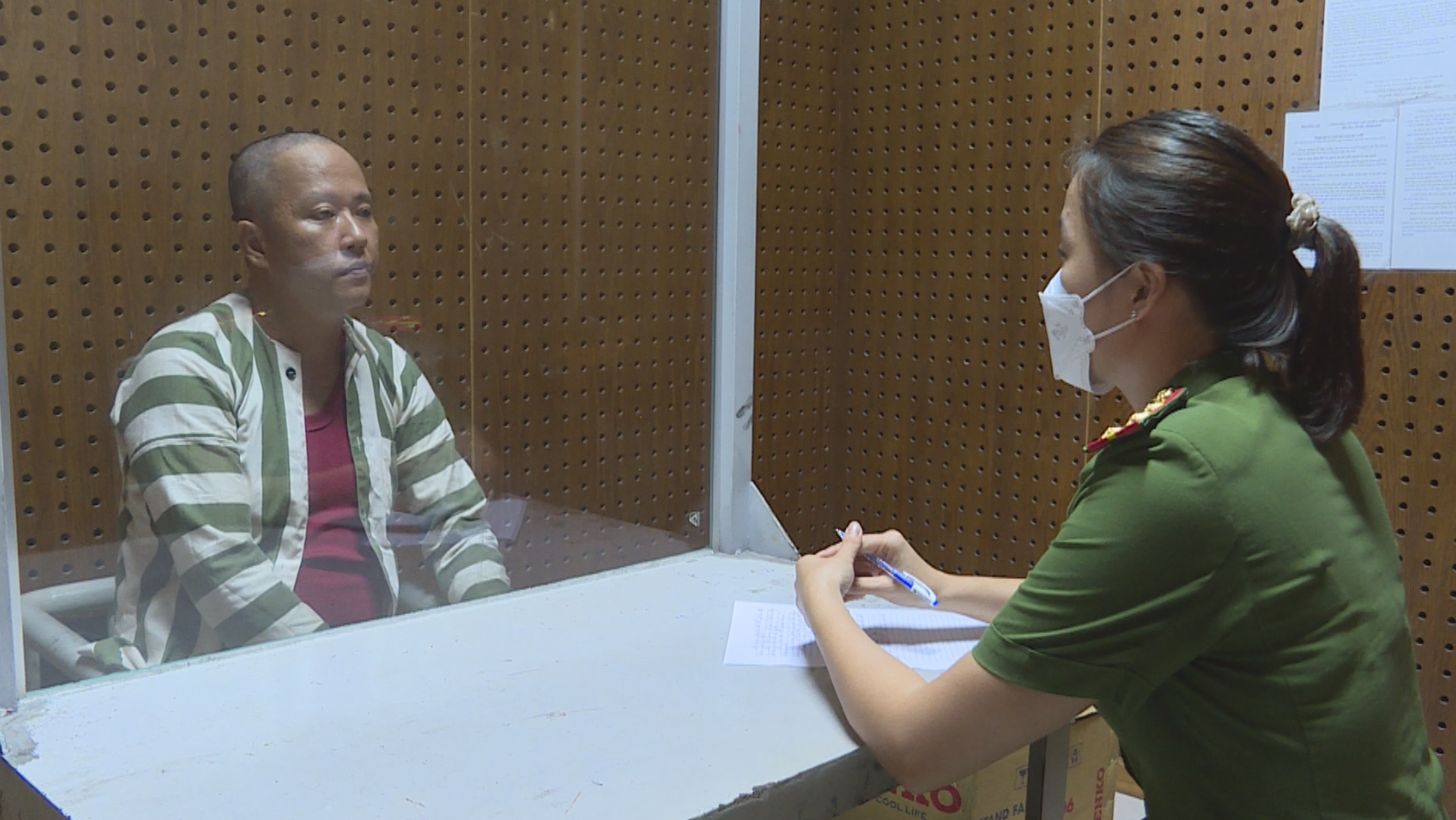 Khởi tố 3 doanh nghiệp, hộ kinh doanh tại chợ Kim Bi&ecirc;n v&igrave; b&aacute;n xyanua tr&aacute;i ph&eacute;p- Ảnh 3.