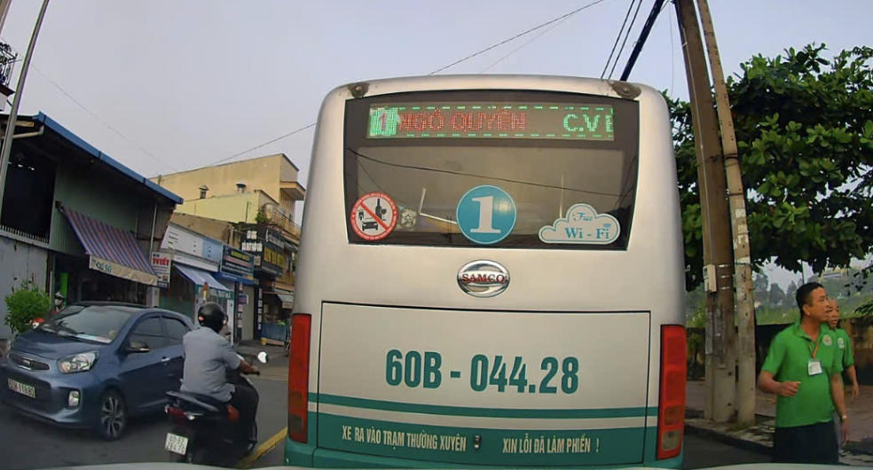 Phạt tiền, đ&igrave;nh chỉ 15 ng&agrave;y với t&agrave;i xế, nh&acirc;n vi&ecirc;n xe bu&yacute;t đ&aacute;nh người- Ảnh 1.