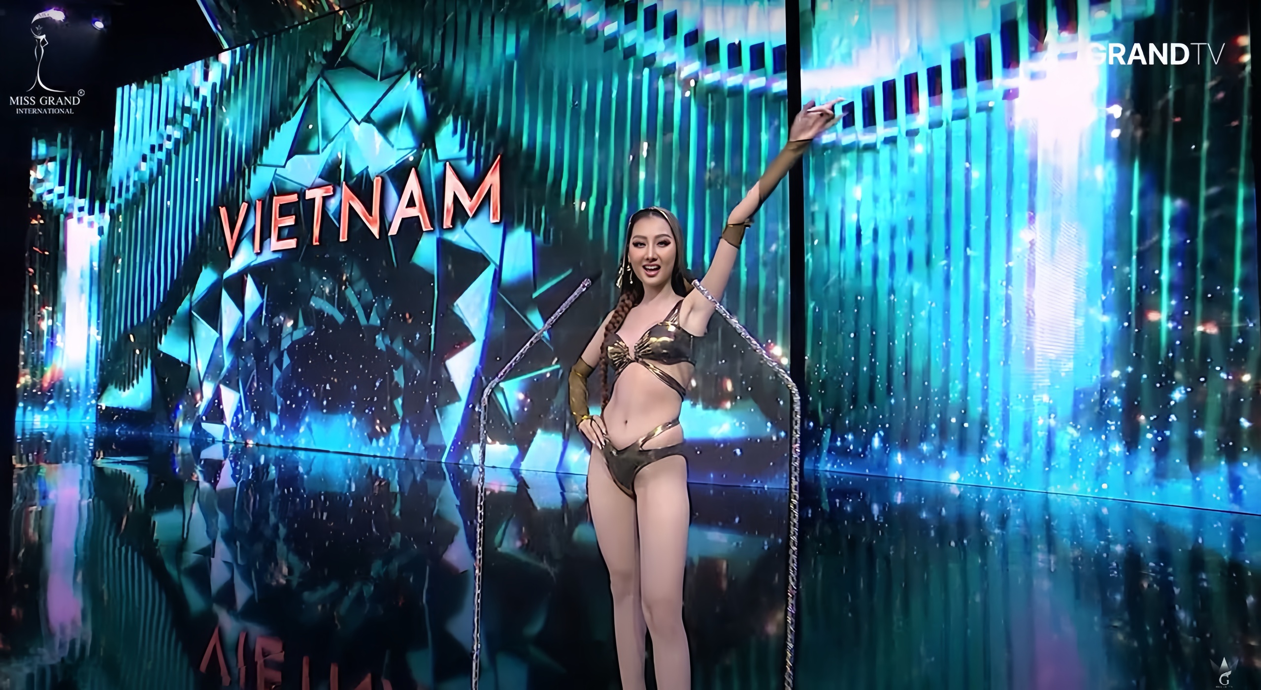 Hoa hậu Quế Anh gợi cảm với bikini tại B&aacute;n kết Miss Grand International 2024- Ảnh 3.