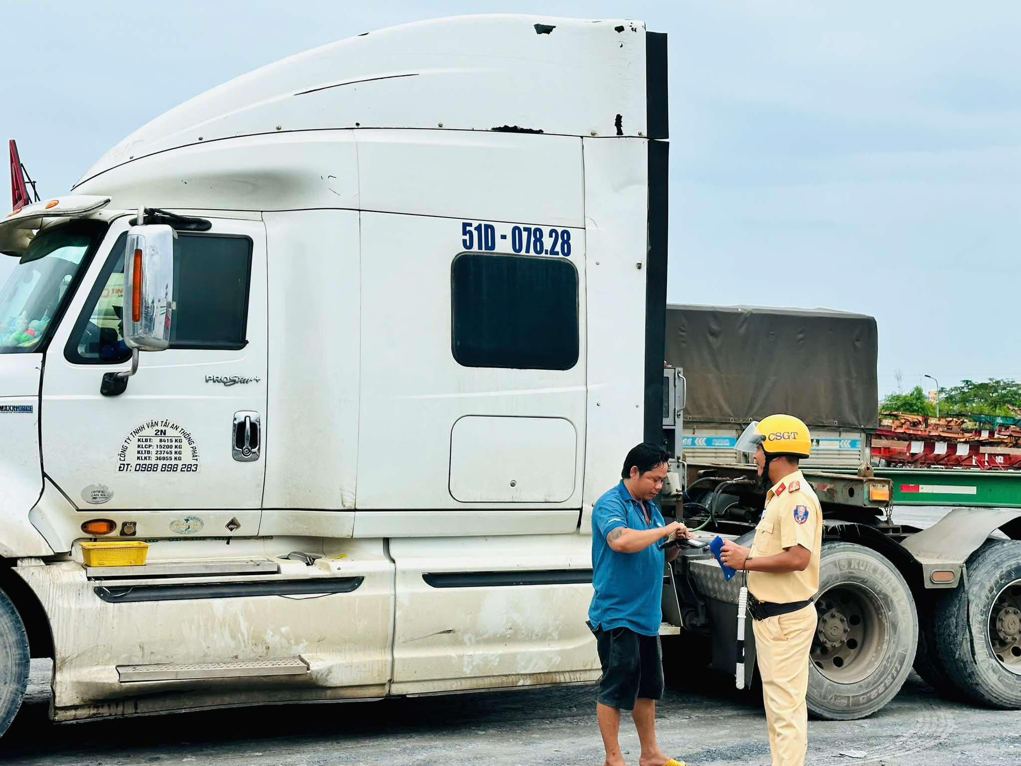 Ph&aacute;t hiện t&agrave;i xế nghi dương t&iacute;nh ma t&uacute;y tại cảng C&aacute;t L&aacute;i v&agrave; Sowatco Long B&igrave;nh- Ảnh 1.