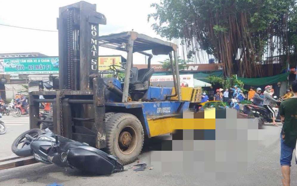 Va chạm xe n&acirc;ng ở lối rẽ, nam thanh ni&ecirc;n đi xe m&aacute;y tử vong tại chỗ