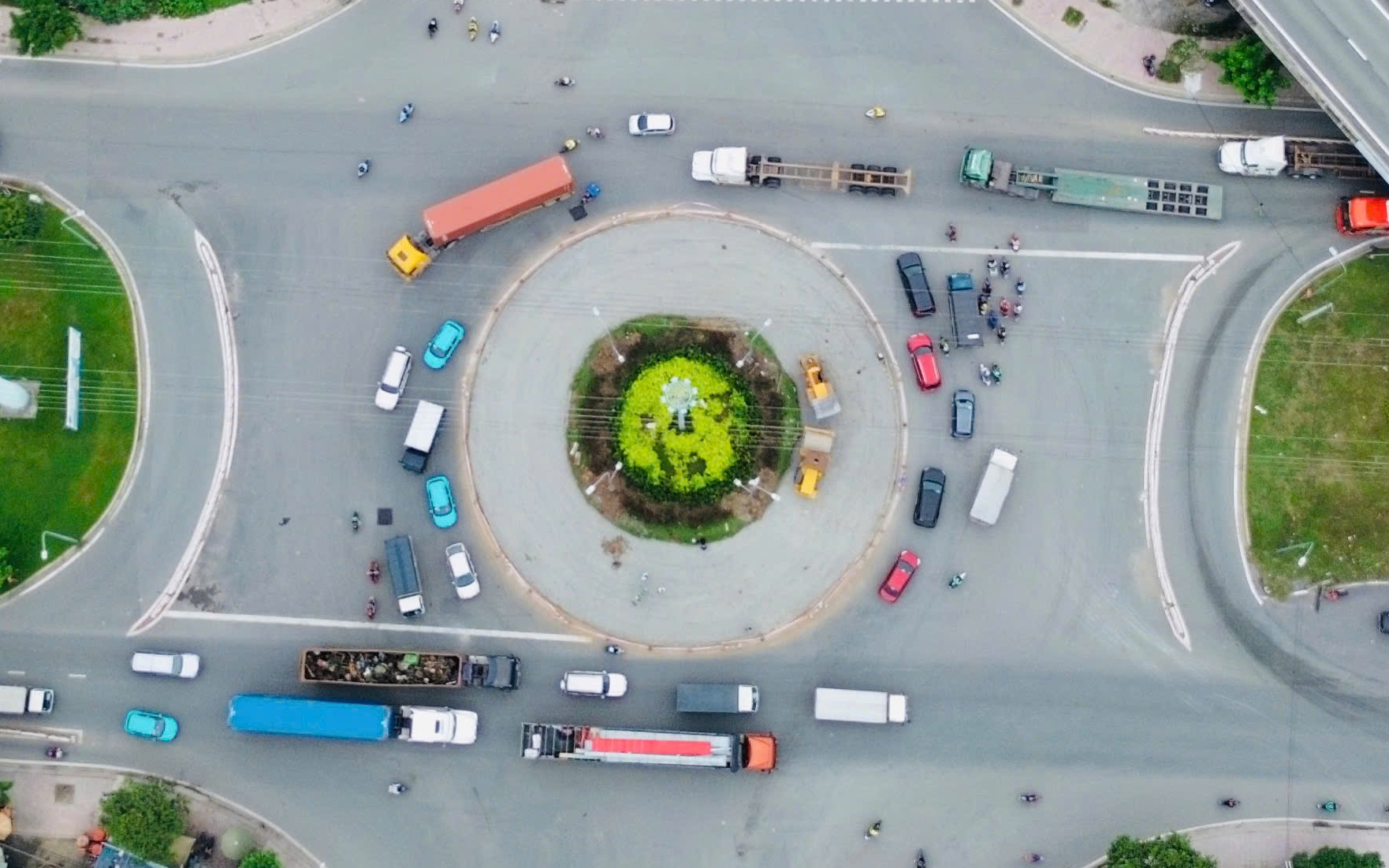 TP.HCM: Điểm đen giao th&ocirc;ng v&ograve;ng xoay Ph&uacute; Hữu sẽ được cải tạo thế n&agrave;o?