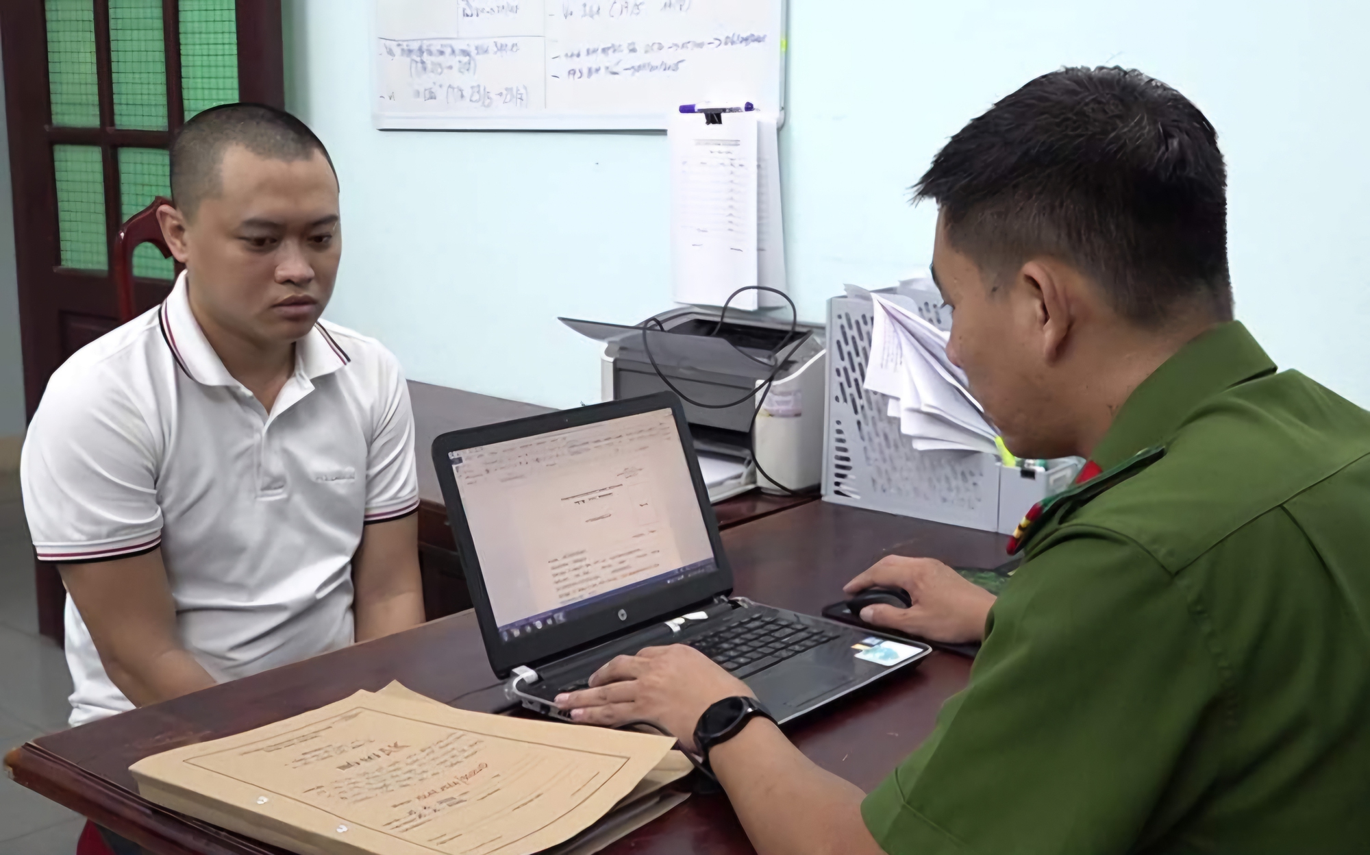 G&oacute;p vốn l&agrave;m ăn, nam thanh ni&ecirc;n khống chế con để &eacute;p mẹ trả tiền- Ảnh 1.