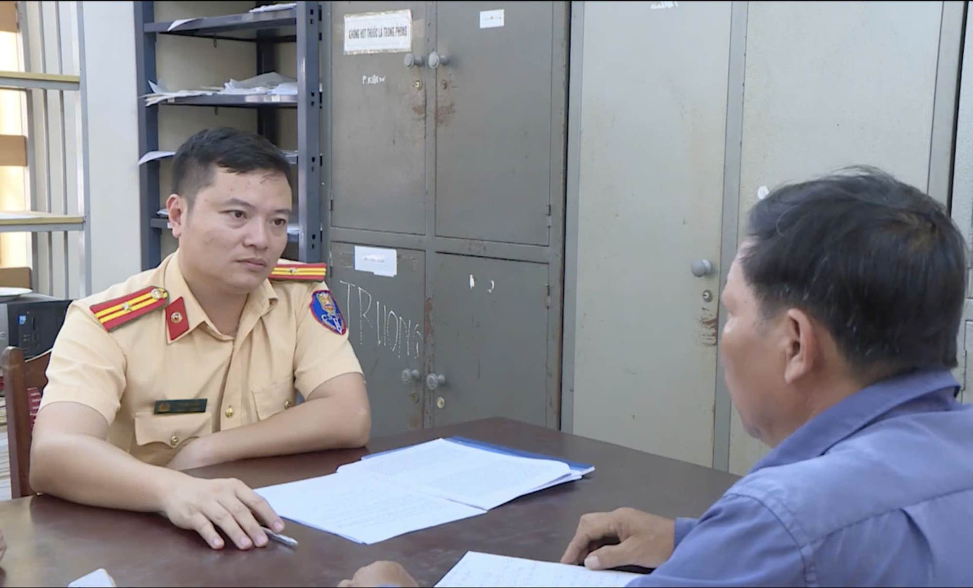 T&agrave;i xế đi ngược chiều tr&ecirc;n cao tốc Tuy&ecirc;n Quang - Ph&uacute; Thọ bị phạt 17 triệu đồng- Ảnh 1.