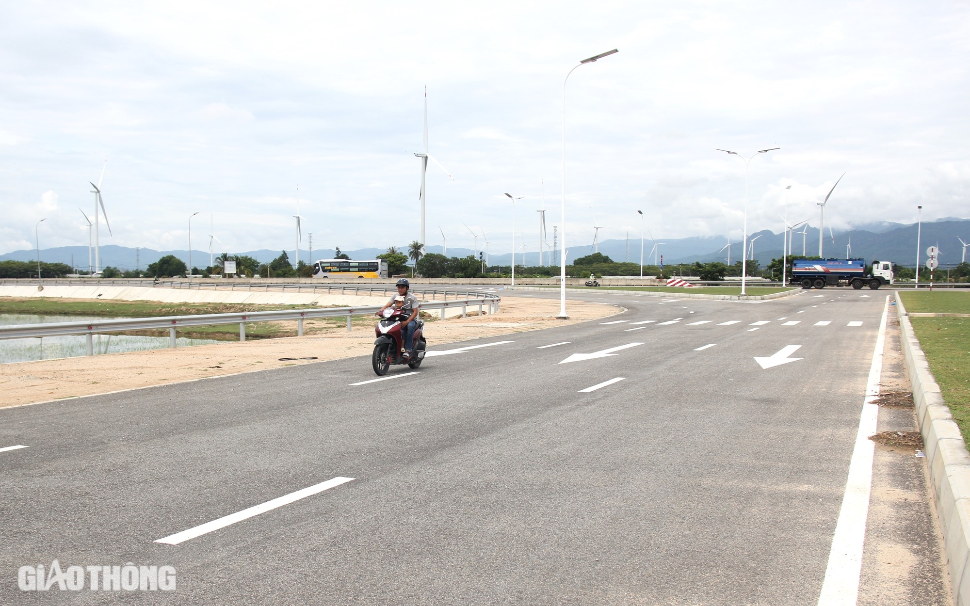 Đường nối QL1 ra biển Mũi Dinh ở Ninh Thuận sắp c&aacute;n đ&iacute;ch- Ảnh 2.
