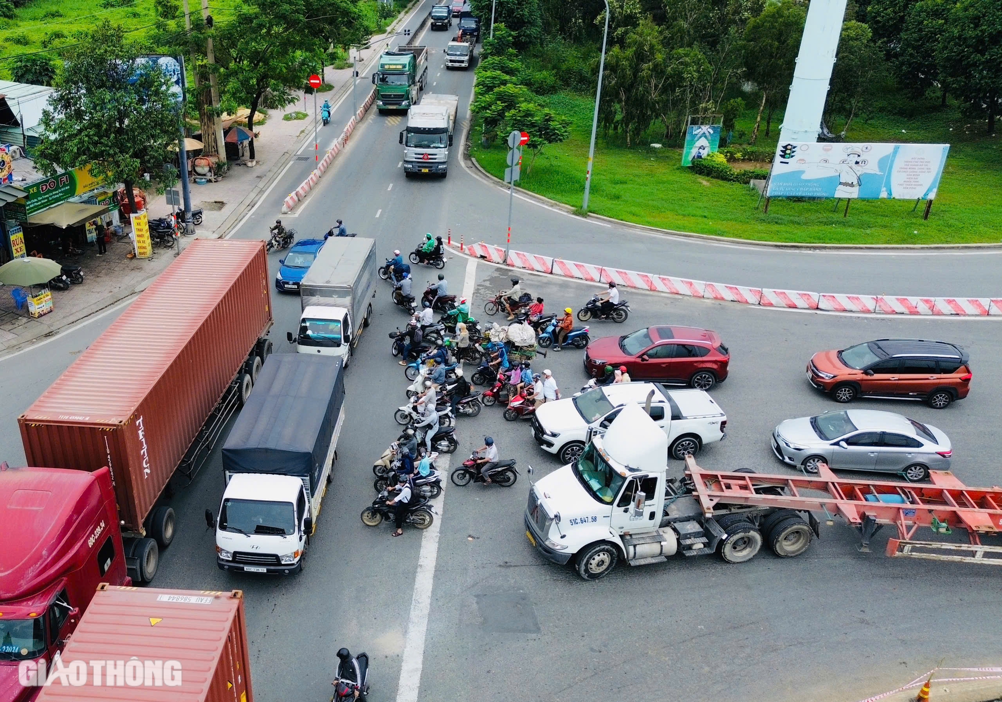 TP.HCM: Điểm đen giao th&ocirc;ng v&ograve;ng xoay Ph&uacute; Hữu sẽ được cải tạo thế n&agrave;o?- Ảnh 1.