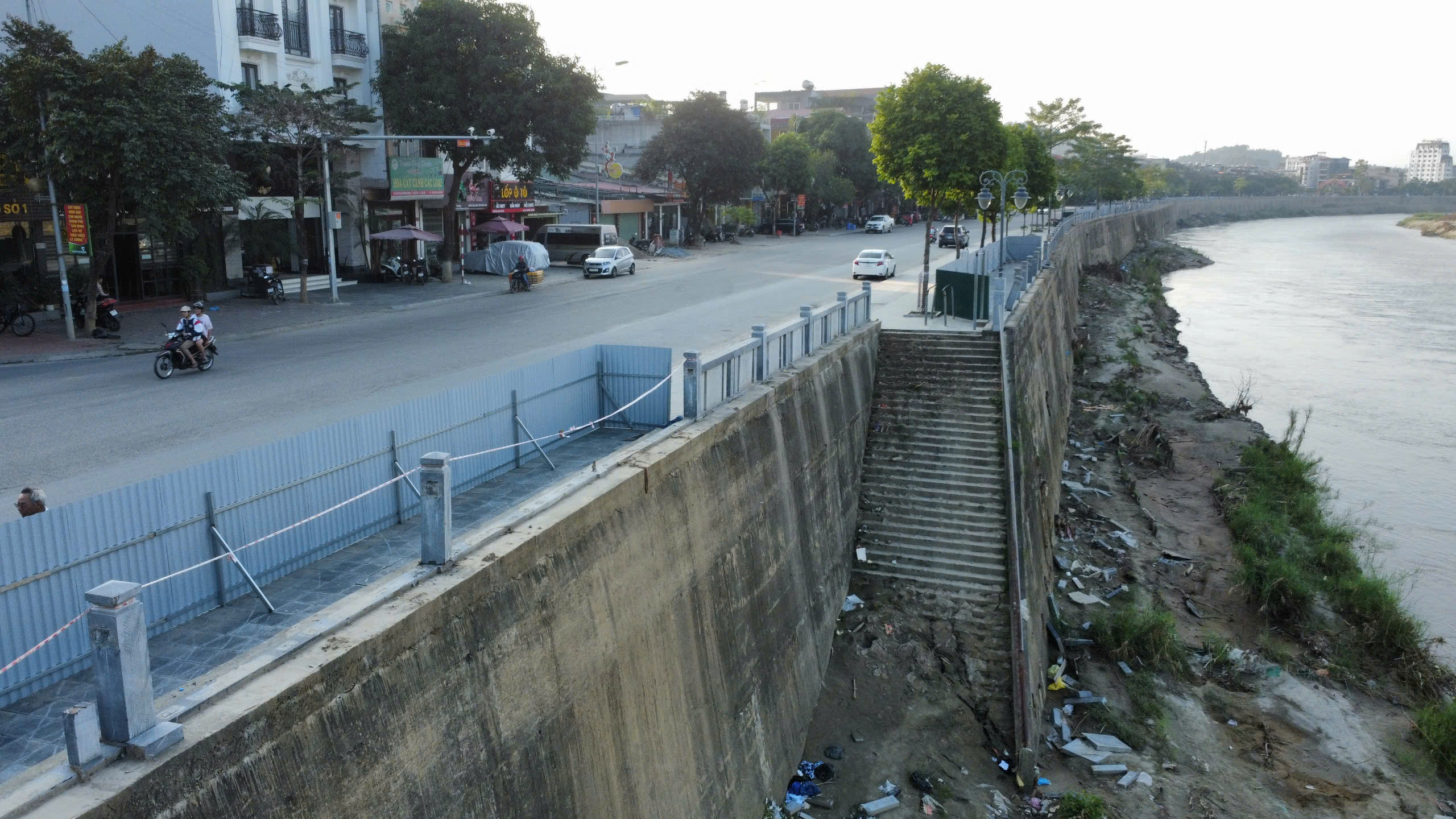 V&igrave; sao lan can đ&aacute; tiền tỷ ở L&agrave;o Cai hư hỏng nặng sau mưa b&atilde;o?- Ảnh 6.