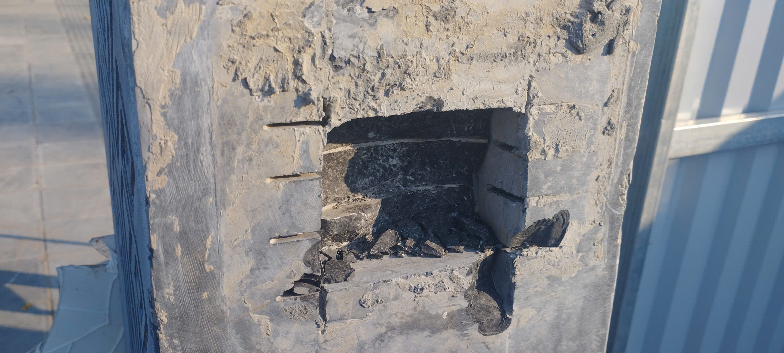 V&igrave; sao lan can đ&aacute; tiền tỷ ở L&agrave;o Cai hư hỏng nặng sau mưa b&atilde;o?- Ảnh 14.