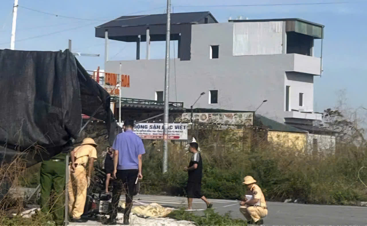 Bắc Giang: Hai xe máy va chạm mạnh giữa ngã tư, 2 người thương vong- Ảnh 1. Bắc Giang: Hai xe máy va chạm mạnh giữa ngã tư, 2 người thương vong- Ảnh 1.