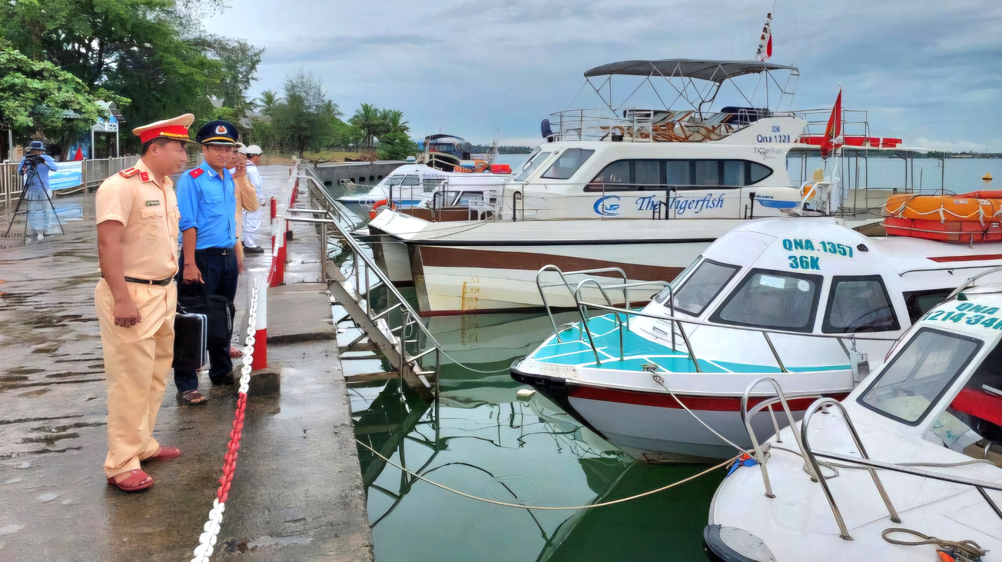Quảng Nam cấm c&aacute;c hoạt động tr&ecirc;n biển để ứng ph&oacute; b&atilde;o Trami- Ảnh 1.