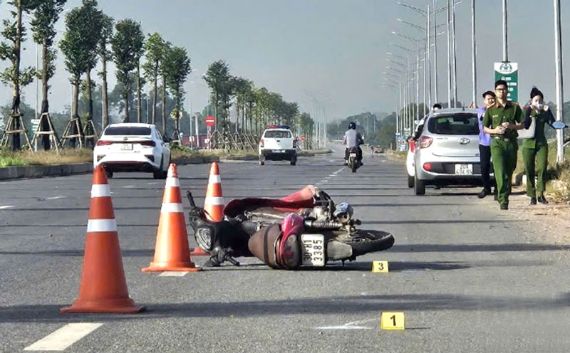 Hiện trường vụ tai nạn khiến b&agrave; Tiền thiệt mạng - Ảnh: Nguyễn Đ&agrave;o.