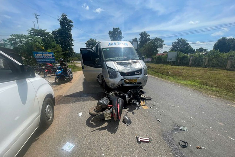 Hiện trường vụ tai nạn - Ảnh: Nguy&ecirc;n L&ecirc;.