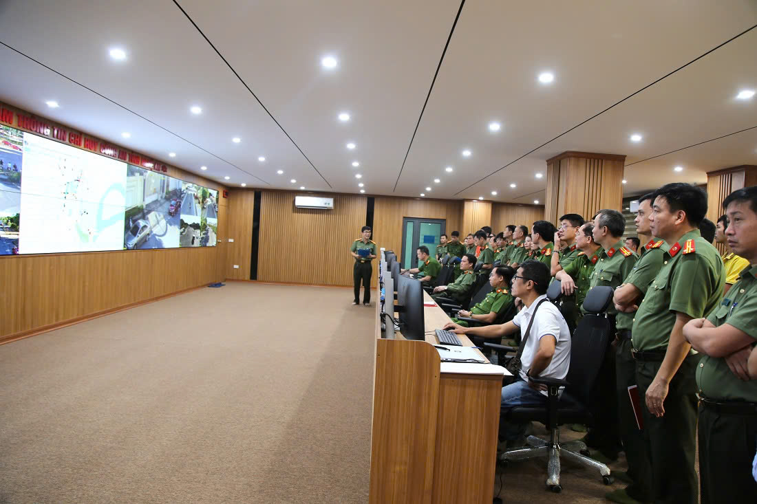 Nghệ An: Nghiệm thu hơn 600 &ldquo;mắt thần&rdquo; gi&aacute;m s&aacute;t, xử l&yacute; ANTT v&agrave; ATGT- Ảnh 2.