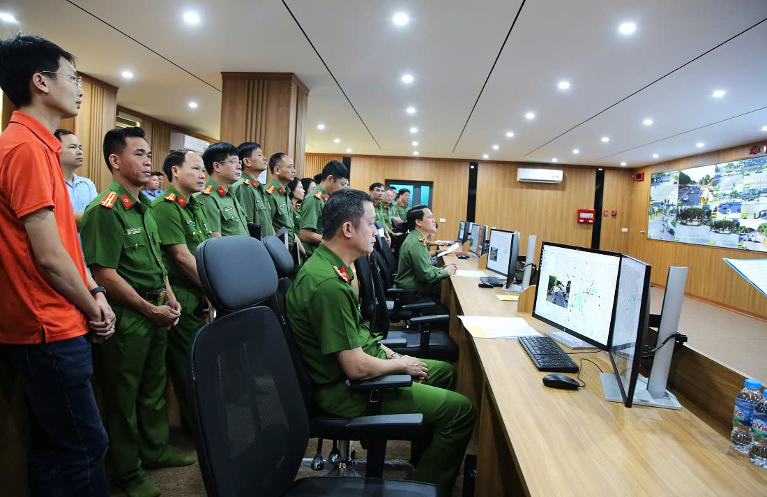 Nghệ An: Nghiệm thu hơn 600 &ldquo;mắt thần&rdquo; gi&aacute;m s&aacute;t, xử l&yacute; ANTT v&agrave; ATGT- Ảnh 1.