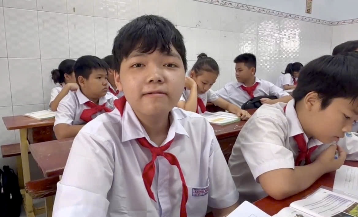 Trải qua 14 cuộc đại phẫu sau TNGT, cậu b&eacute; 15 tuổi ấp ủ ước mơ đến trường- Ảnh 1.