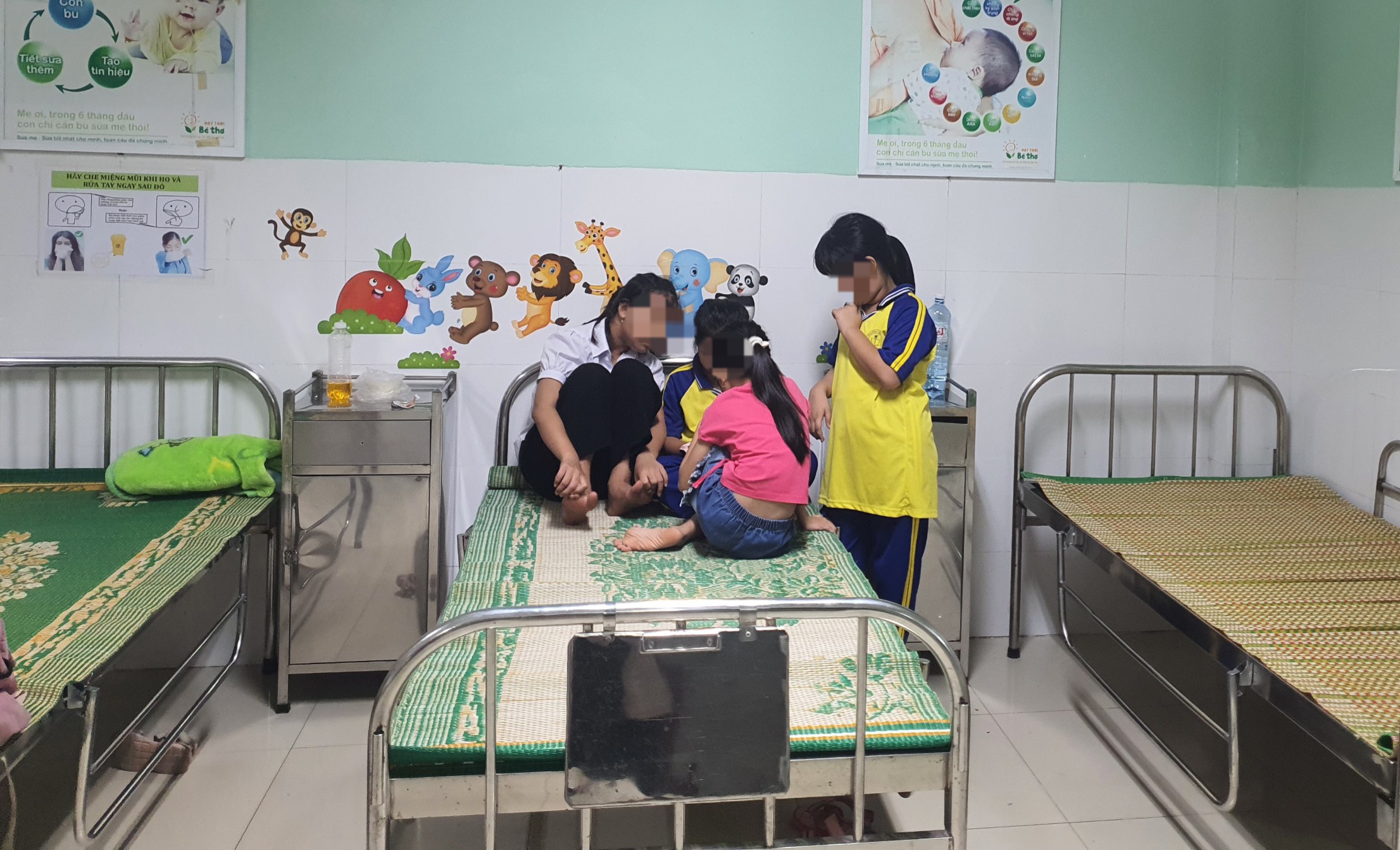 15 học sinh tiểu học Quảng Nam ngộ độc sau khi ăn sữa chua- Ảnh 1. 15 học sinh tiểu học Quảng Nam ngộ độc sau khi ăn sữa chua- Ảnh 1.