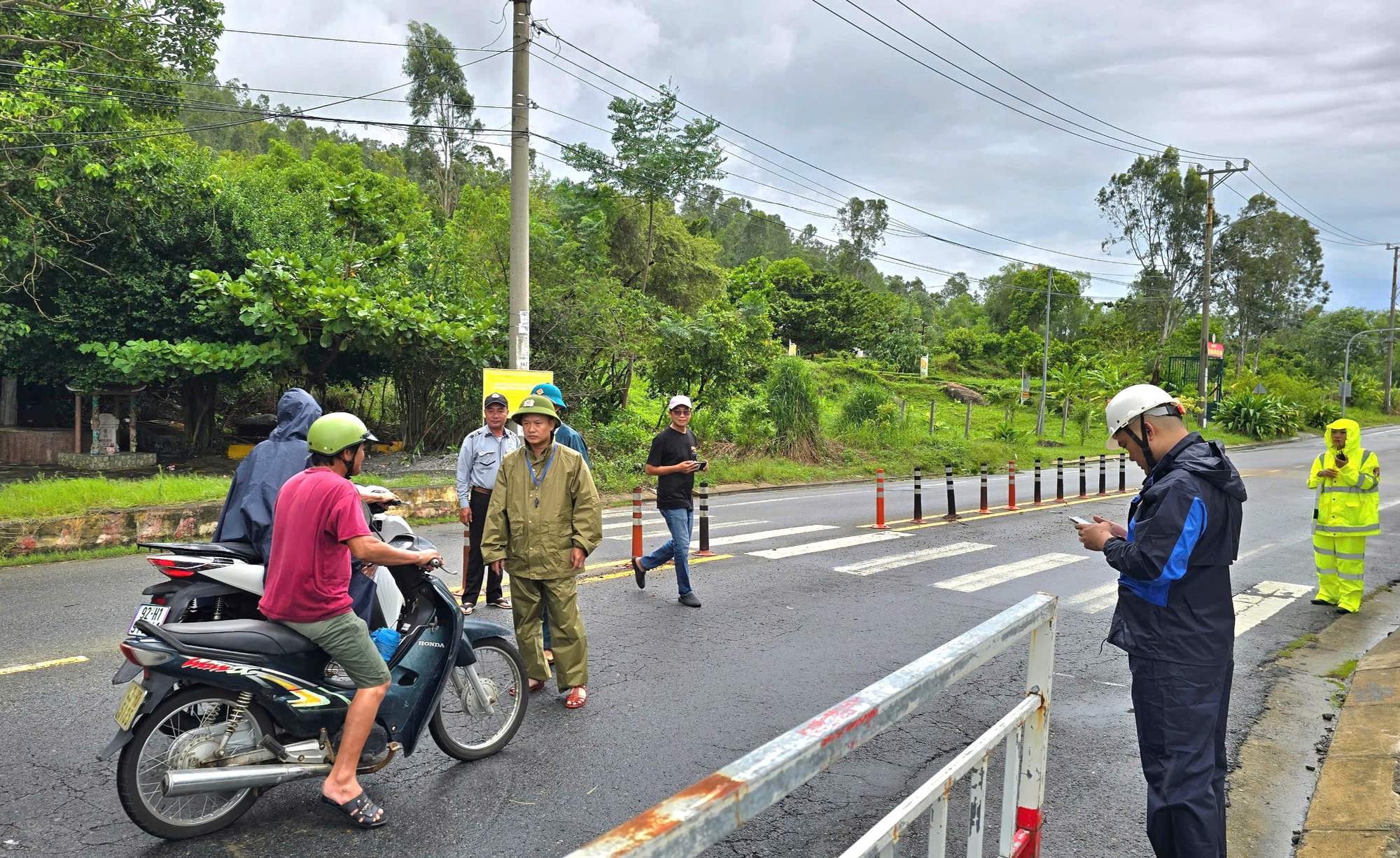 B&atilde;o Trami: Chủ tịch Đ&agrave; Nẵng y&ecirc;u cầu người d&acirc;n hạn chế ra khỏi nh&agrave;- Ảnh 1.