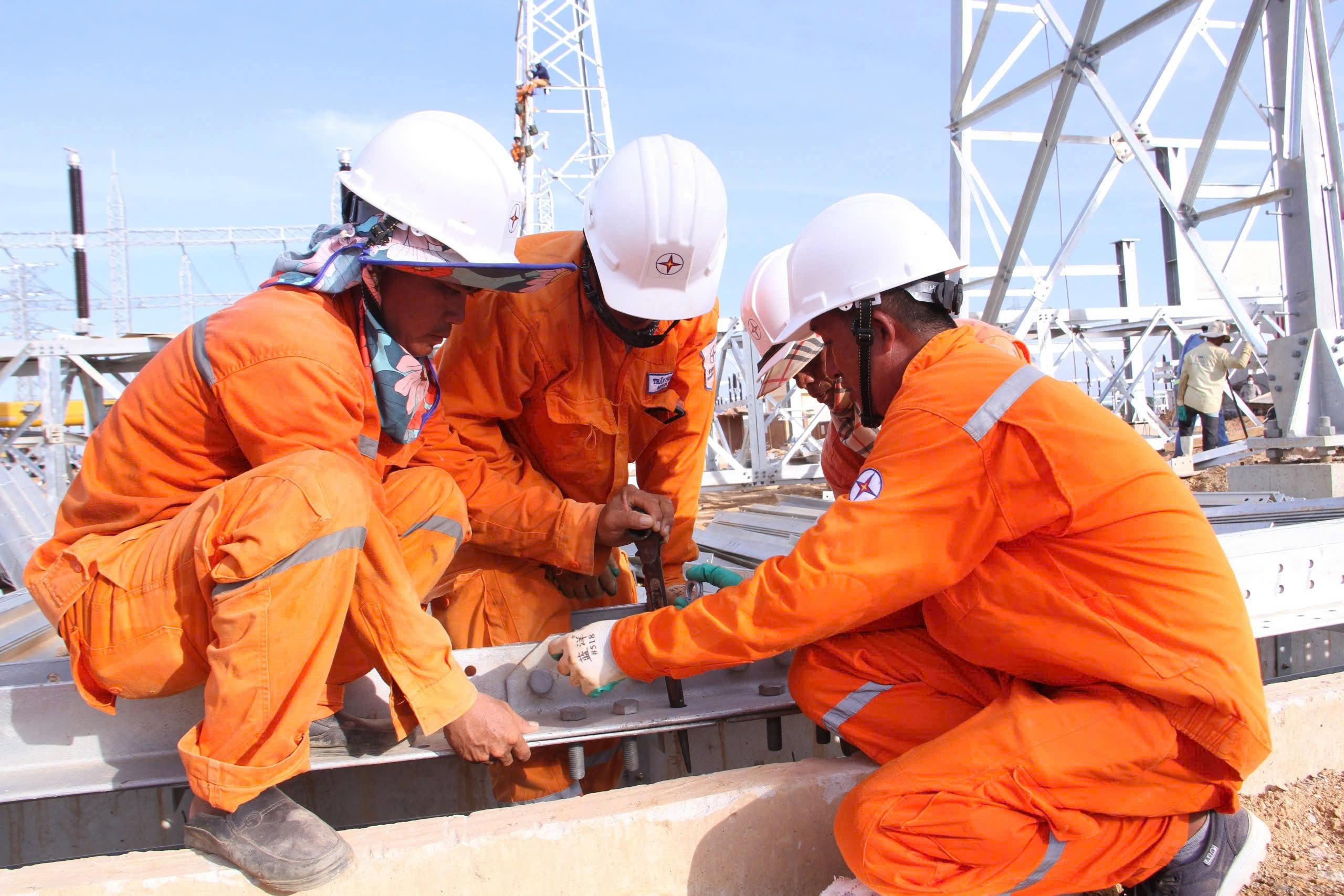 T&aacute;i cơ cấu EVN: Mục ti&ecirc;u năm 2025 c&oacute; l&atilde;i, tăng trưởng doanh thu 7-10%- Ảnh 1.