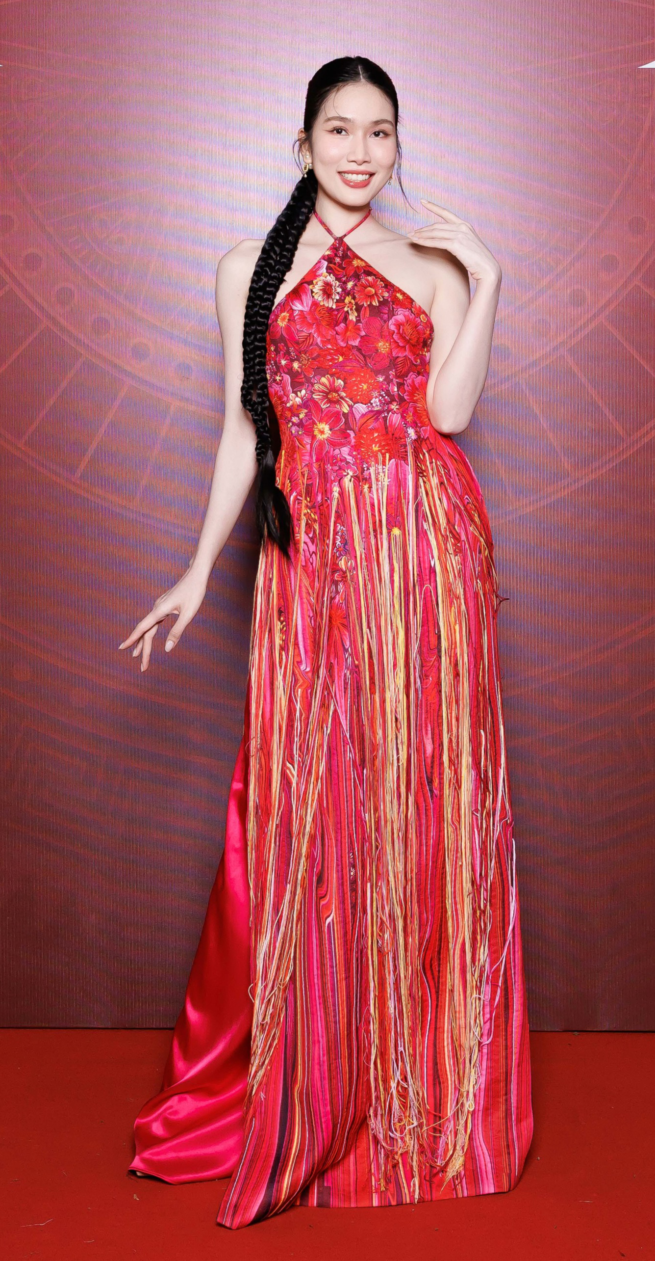 D&agrave;n mỹ nh&acirc;n thả d&aacute;ng tr&ecirc;n thảm đỏ Hoa hậu Quốc gia Việt Nam 2024- Ảnh 7.