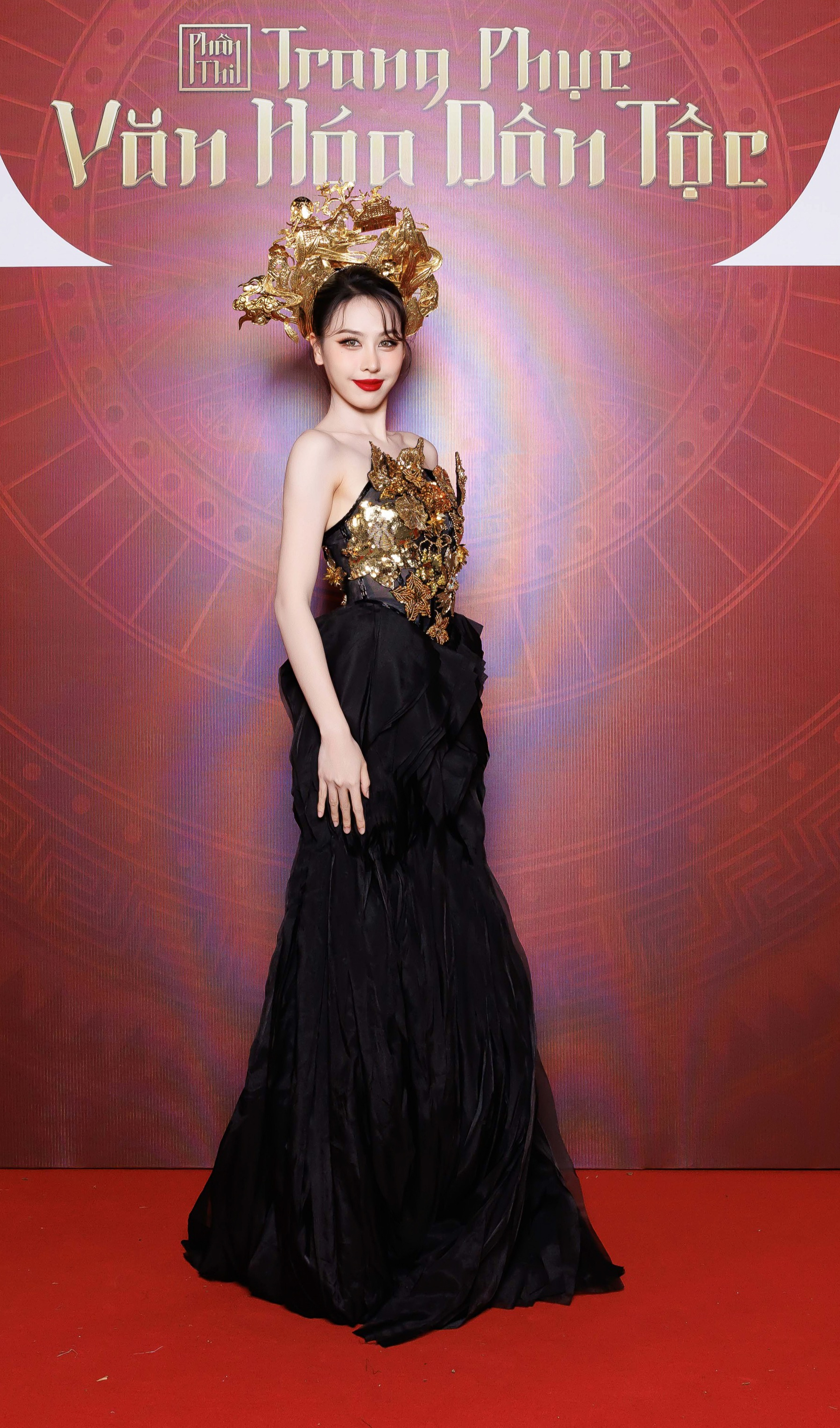 D&agrave;n mỹ nh&acirc;n thả d&aacute;ng tr&ecirc;n thảm đỏ Hoa hậu Quốc gia Việt Nam 2024- Ảnh 8.