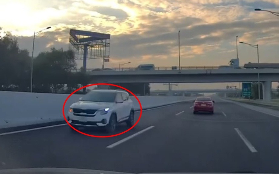 Đề xuất phạt 40 triệu, trừ hết điểm GPLX t&agrave;i xế chạy ngược chiều, đi l&ugrave;i tr&ecirc;n cao tốc