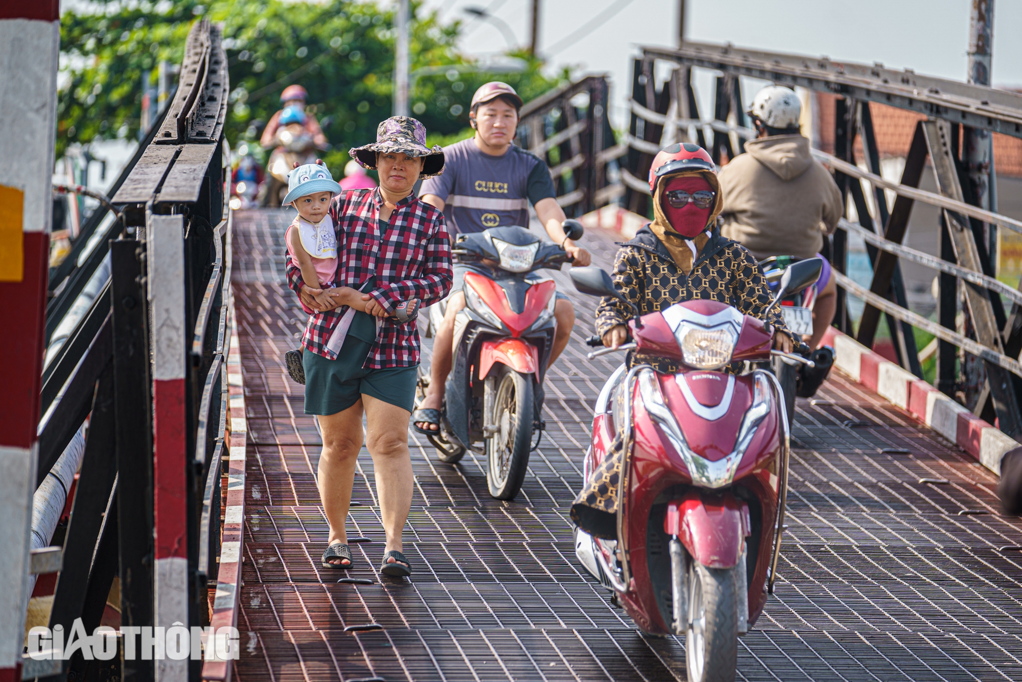 Rợn người khi qua 2 cầu sắt 50 tuổi ở cửa ng&otilde; ph&iacute;a Nam TP.HCM- Ảnh 8.