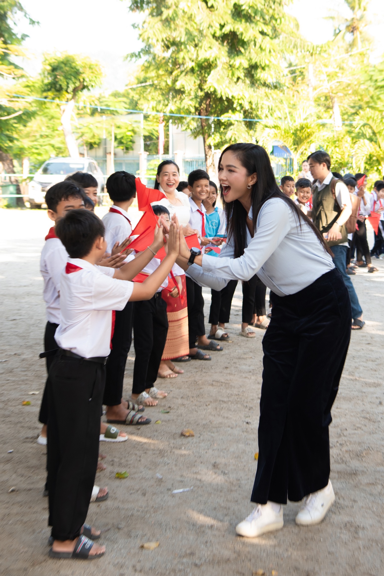 Hoa hậu H&rsquo;Hen Ni&ecirc; về An Giang kh&aacute;nh th&agrave;nh 2 thư viện th&acirc;n thiện- Ảnh 5.