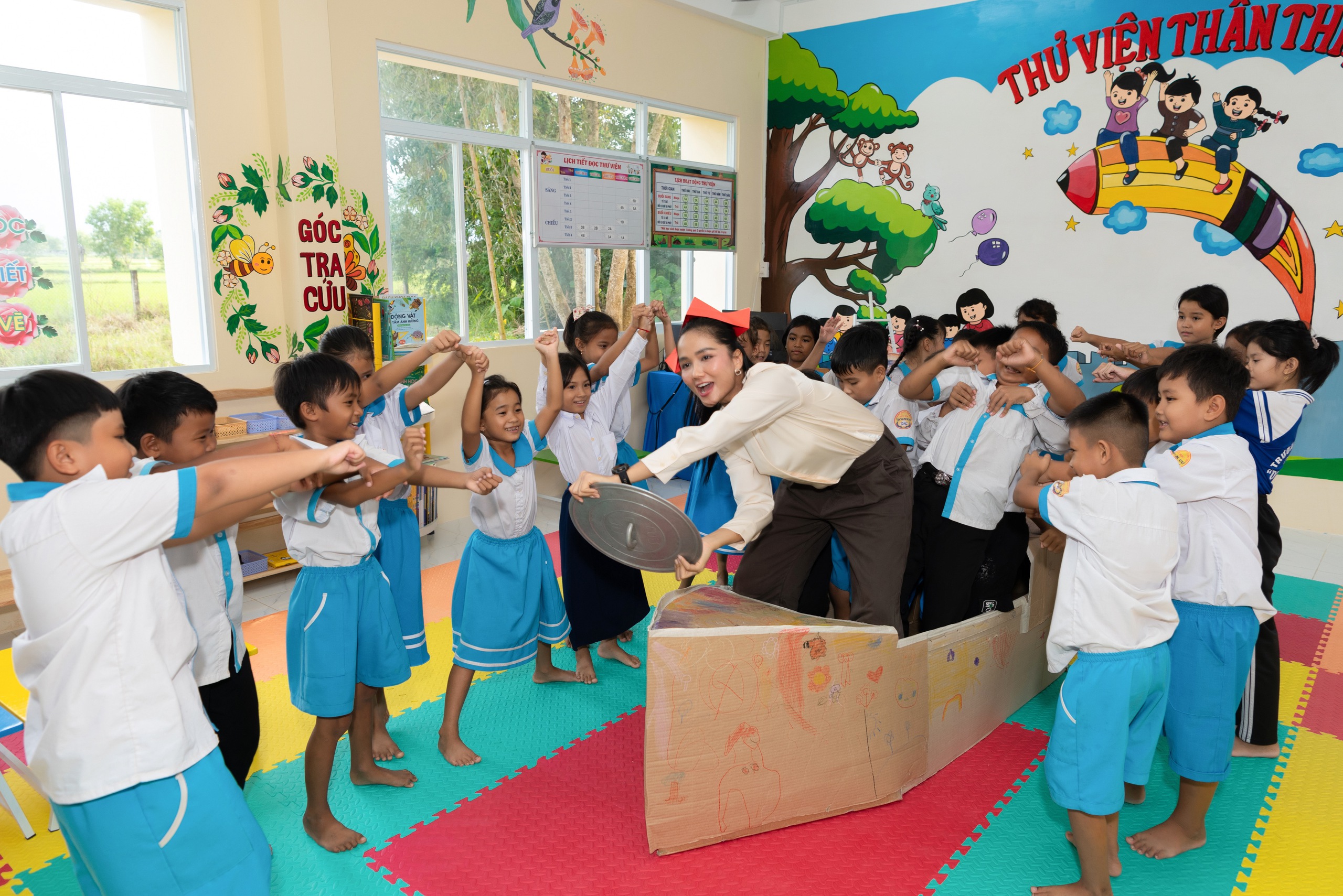 Hoa hậu H&rsquo;Hen Ni&ecirc; về An Giang kh&aacute;nh th&agrave;nh 2 thư viện th&acirc;n thiện- Ảnh 3.