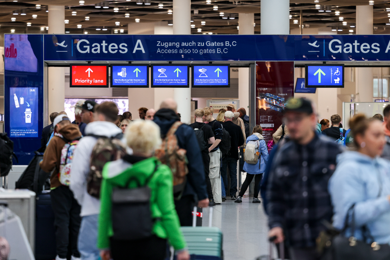 Mỹ ứng dụng c&ocirc;ng nghệ ngăn h&agrave;nh kh&aacute;ch chen h&agrave;ng khi l&ecirc;n m&aacute;y bay- Ảnh 1.