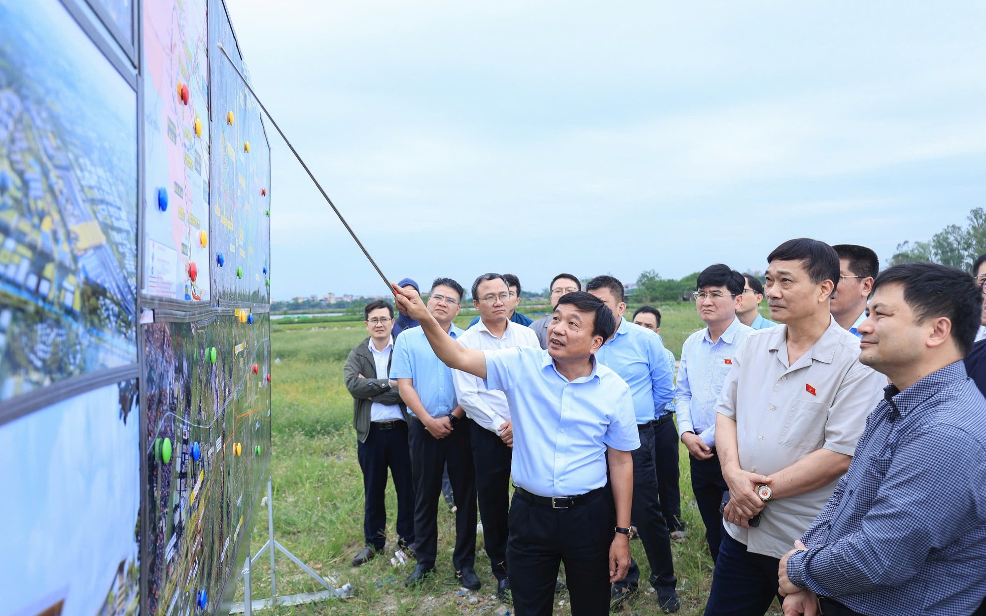 Đo&agrave;n c&ocirc;ng t&aacute;c Quốc hội khảo s&aacute;t thực tế dự &aacute;n đường sắt tốc độ cao Bắc - Nam