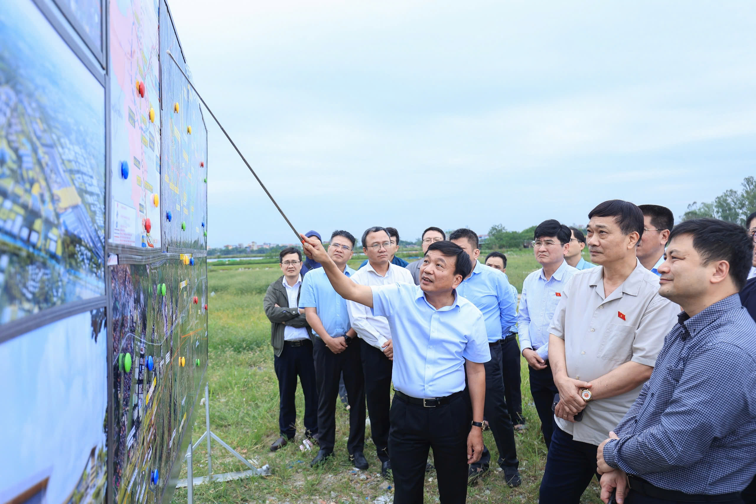 Đo&agrave;n c&ocirc;ng t&aacute;c Quốc hội khảo s&aacute;t thực tế dự &aacute;n đường sắt tốc độ cao Bắc - Nam- Ảnh 5.