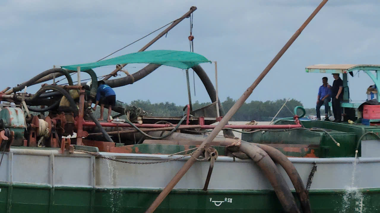 S&oacute;c Trăng khai th&aacute;c mỏ c&aacute;t 4 triệu m3 tr&ecirc;n s&ocirc;ng Hậu phục vụ cao tốc- Ảnh 1.