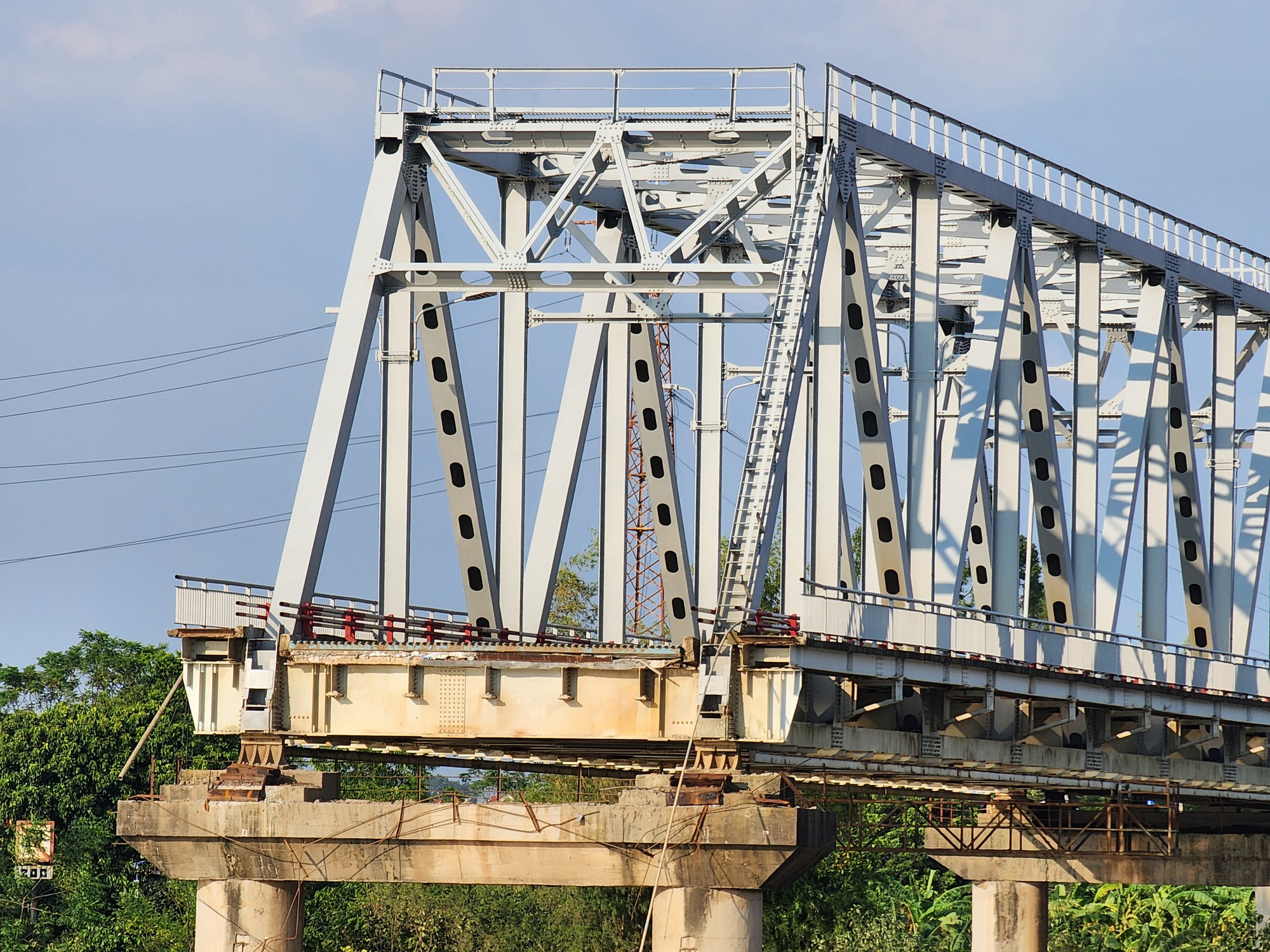 Chi gần 8,5 tỷ đồng th&aacute;o dỡ phần c&ograve;n lại của cầu Phong Ch&acirc;u trong 45 ng&agrave;y- Ảnh 1.