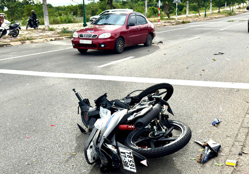 Hiện trường vụ tai nạn l&agrave;m một người đ&agrave;n &ocirc;ng tử vong.