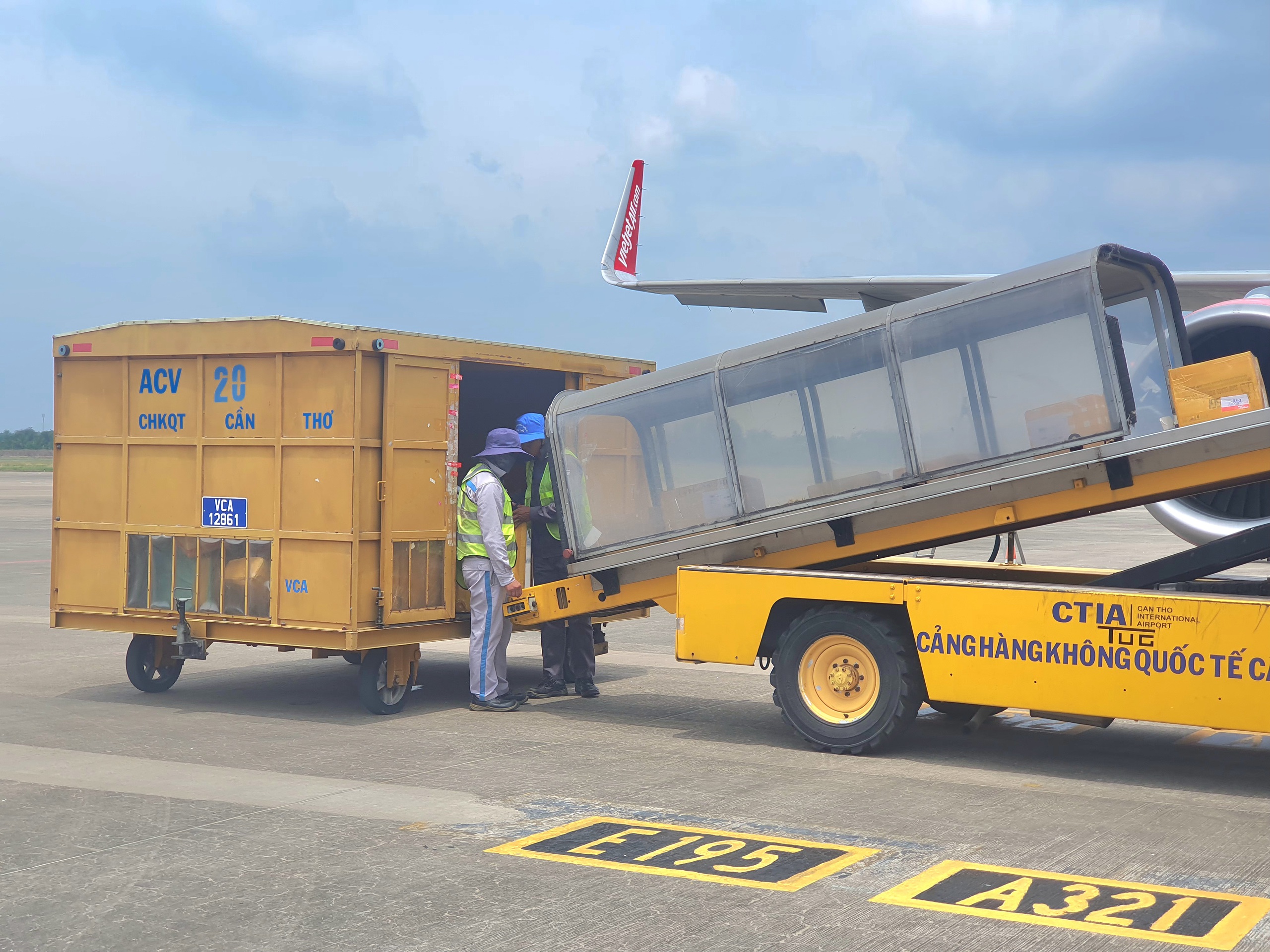 Thủ tướng y&ecirc;u cầu th&aacute;o gỡ vướng mắc, sớm n&acirc;ng cấp s&acirc;n bay Cần Thơ- Ảnh 2.